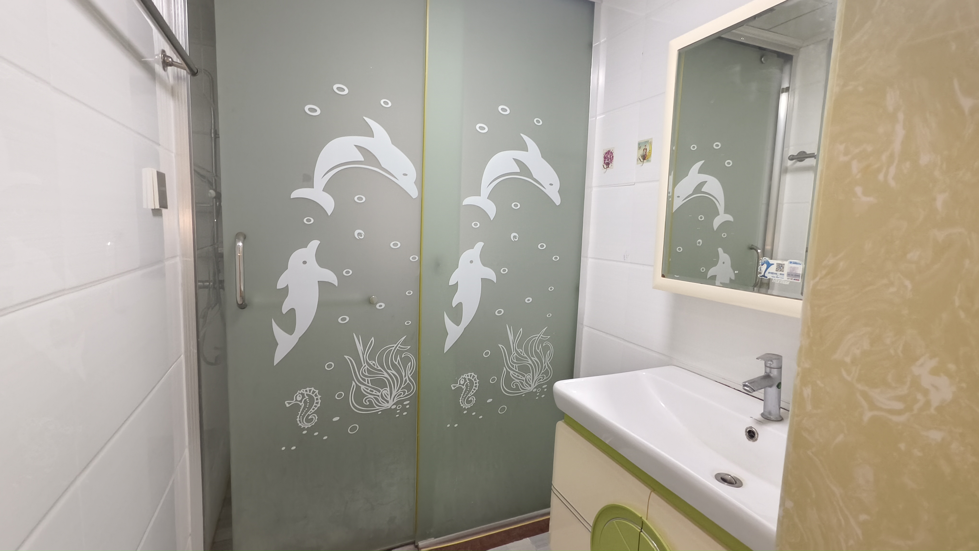 珠江愉景新城  3室2厅2卫   1800.00元/月室内图