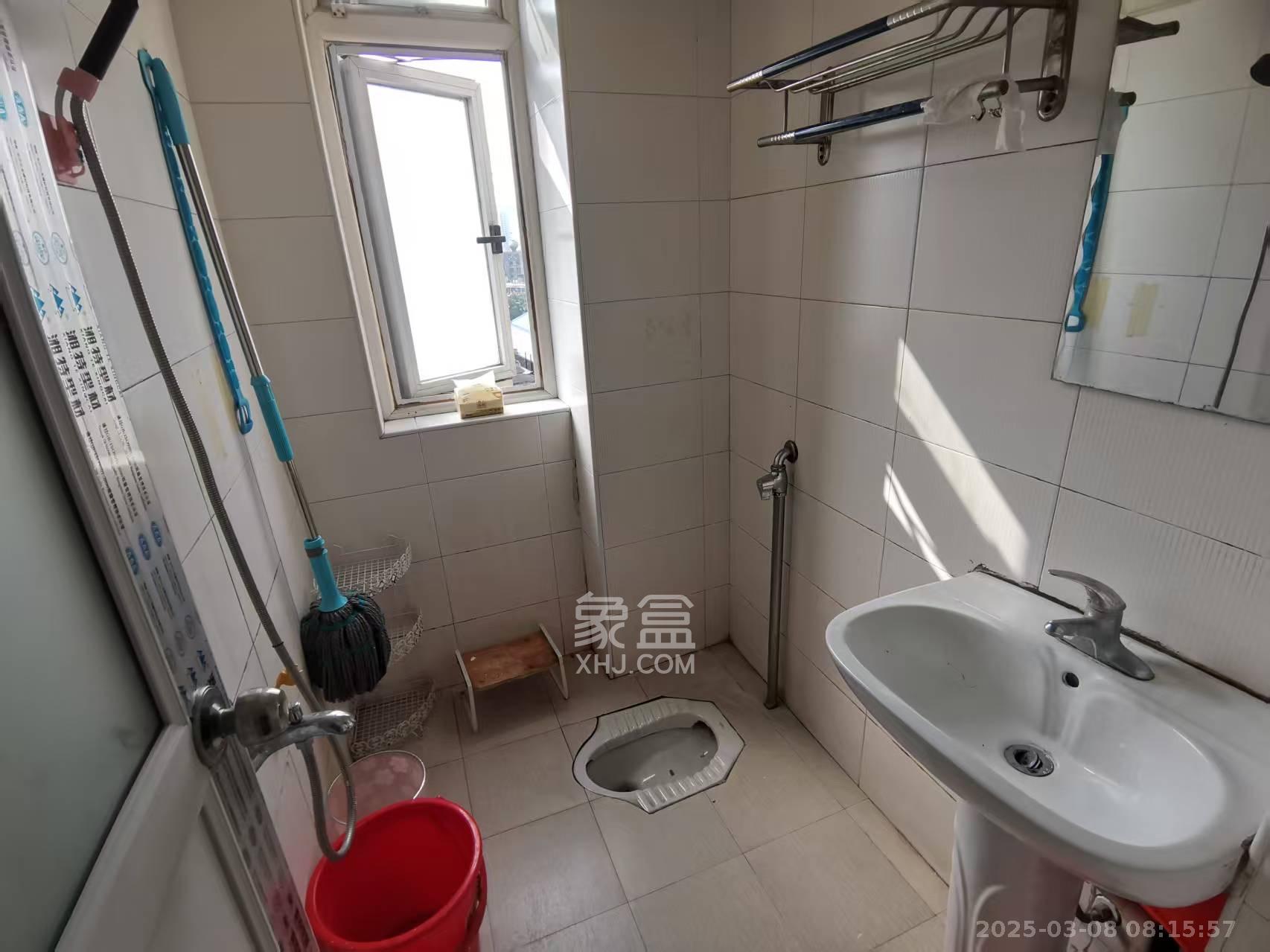 标准件厂宿舍(长沙标准件总厂宿舍) 2室2厅1卫 1600.0元/月 标准件厂宿舍(长沙标准件总厂宿舍) 2室2厅1卫 1600.0元/月室内图