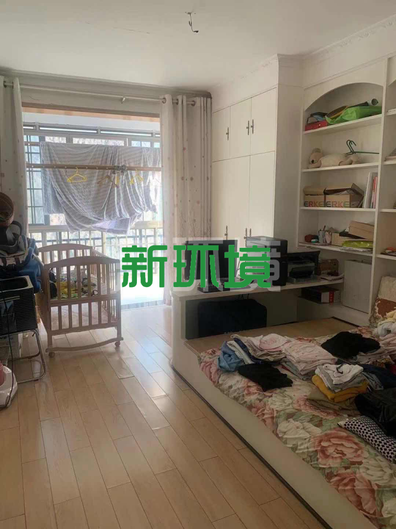 天健佳苑  3室2厅2卫   60.00万客厅