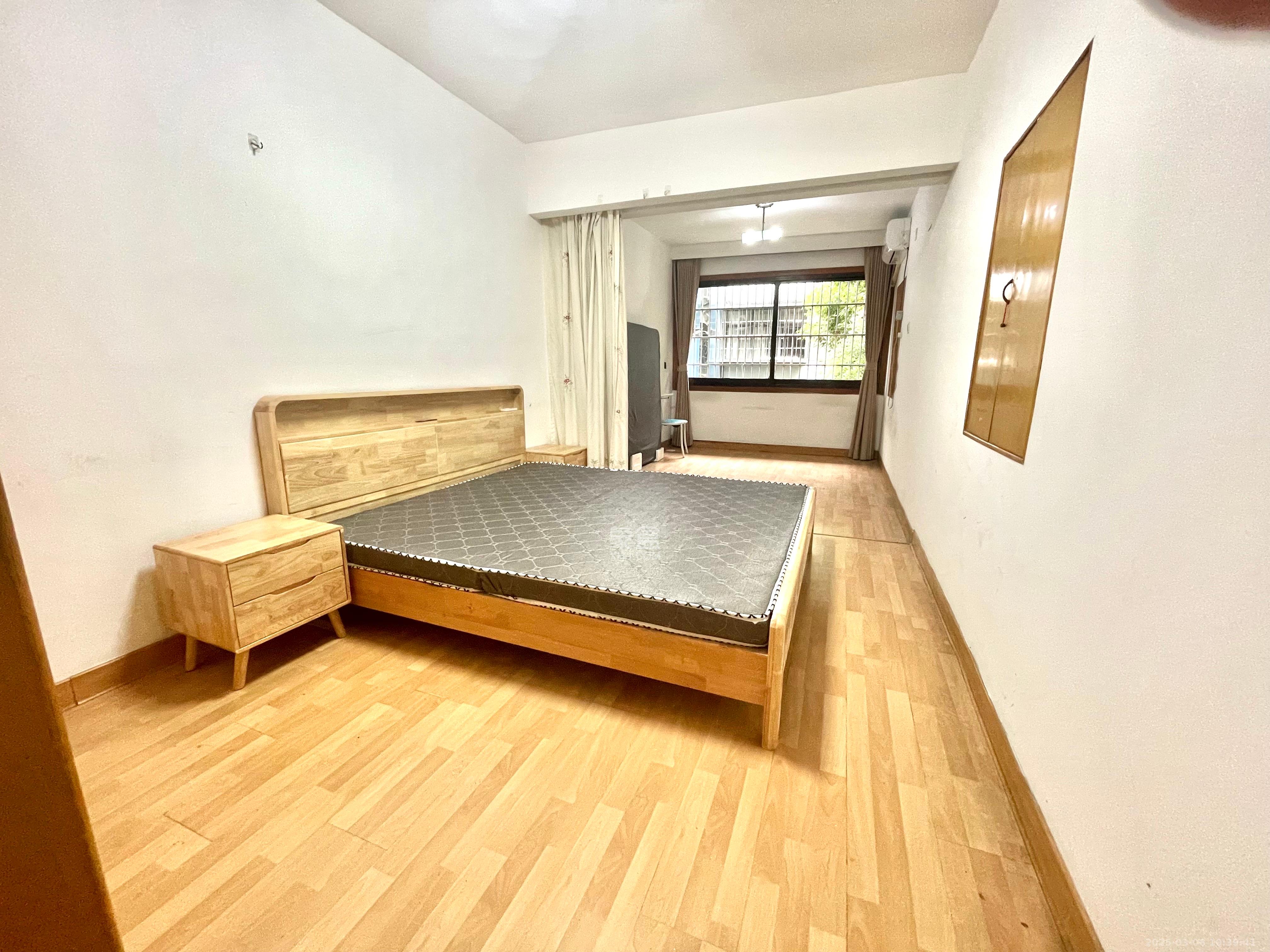 公路局宿舍  4室2厅1卫   2200.00元/月室内图