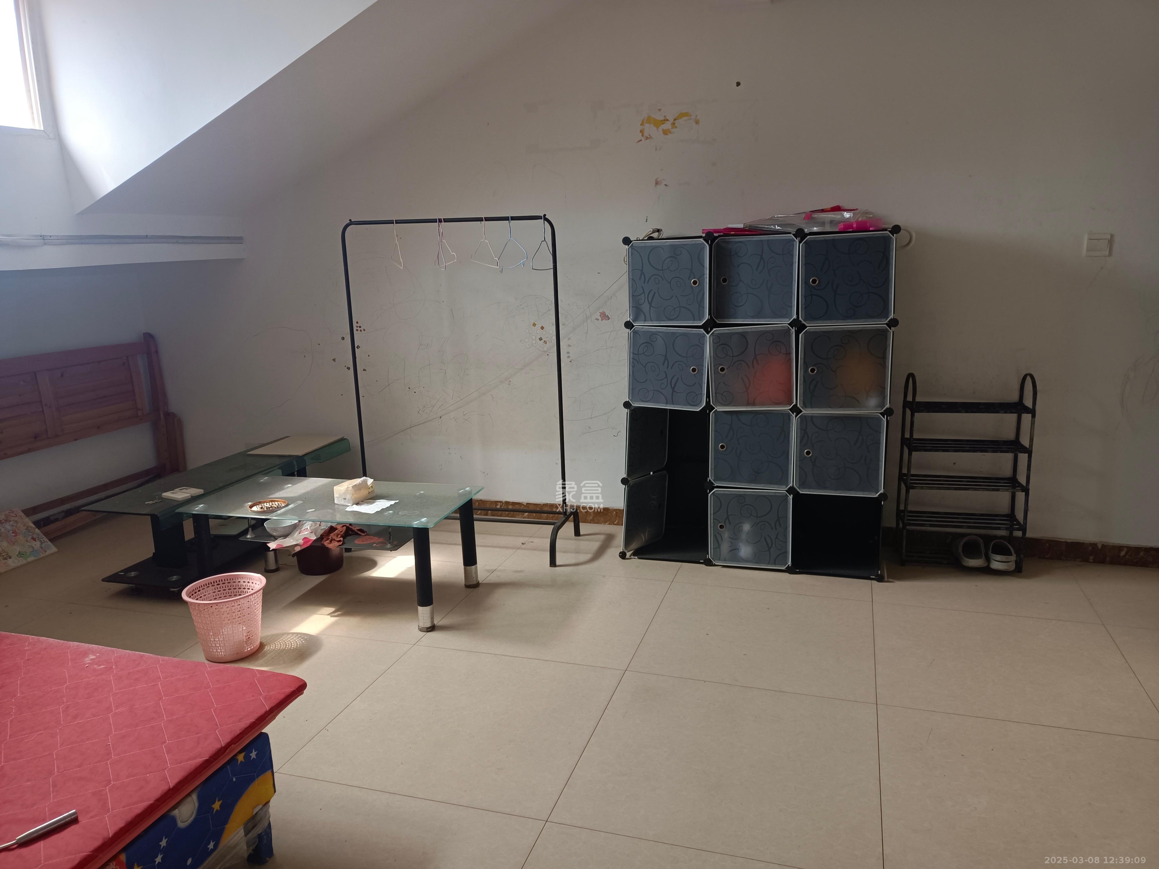 鄱阳小区  1室1厅1卫    700.0元/月 鄱阳小区  1室1厅1卫    700.0元/月室内图