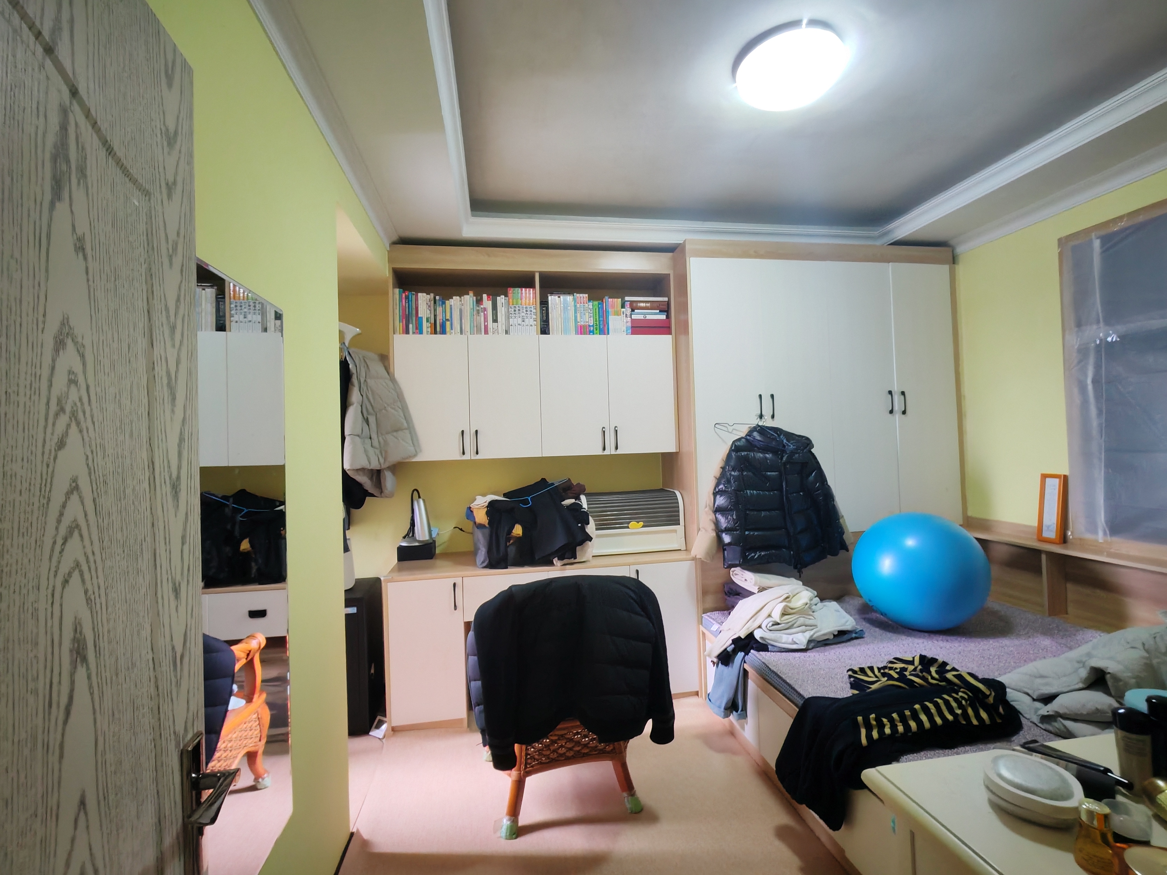 公园世家  1室0厅0卫   55.80万客厅