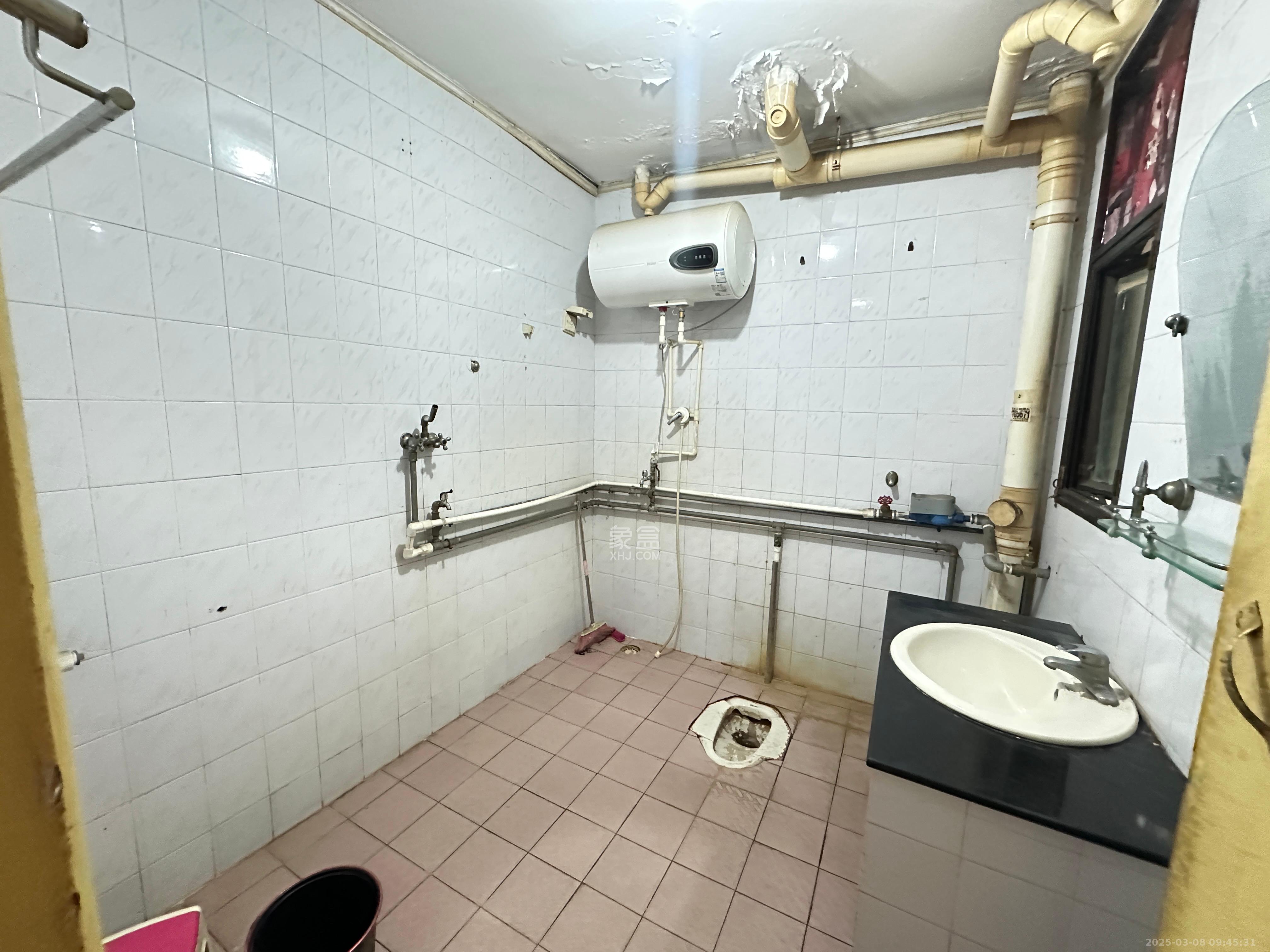 长沙农商行双塘宿舍  4室2厅1卫    2000.0元/月 长沙农商行双塘宿舍  4室2厅1卫    2000.0元/月室内图