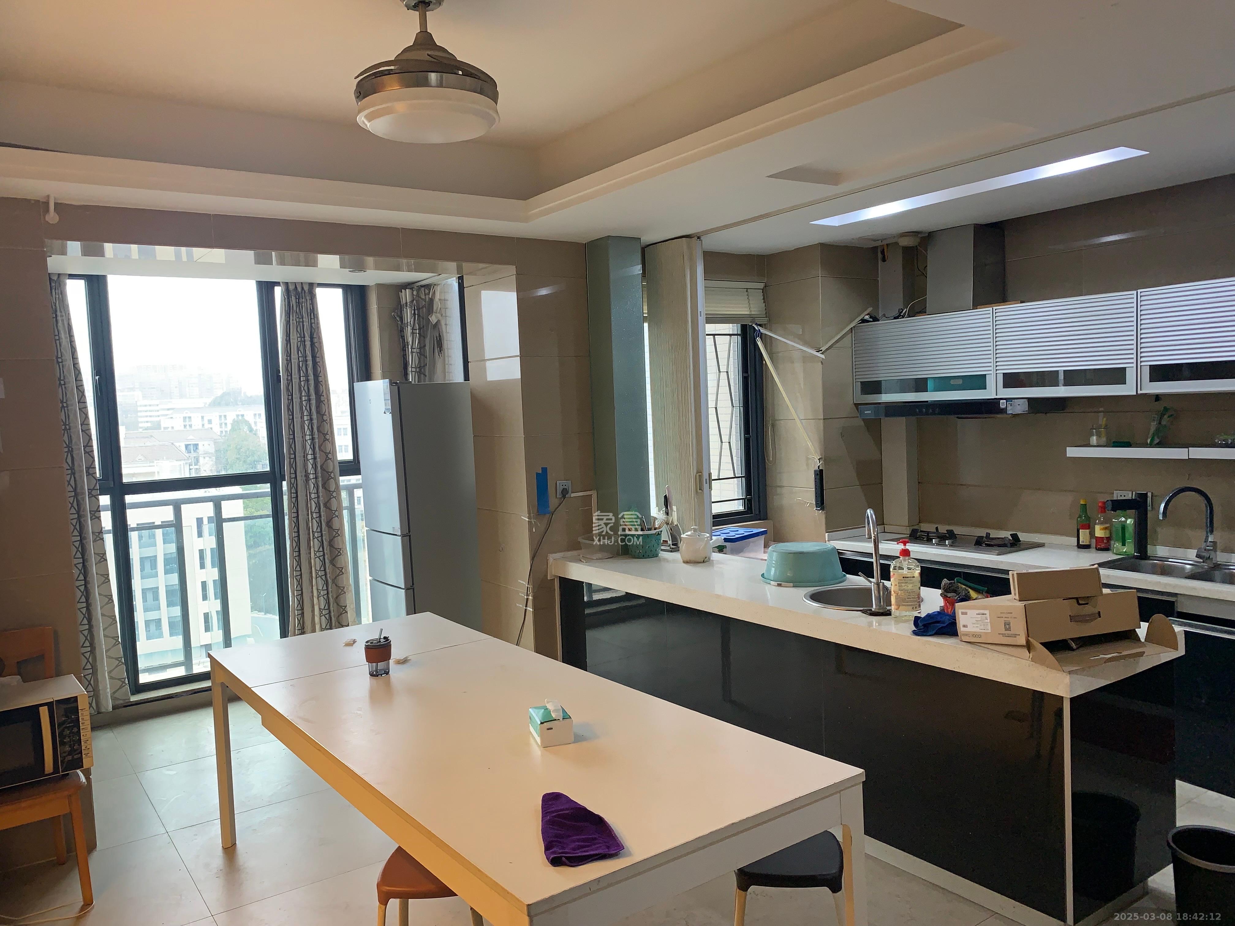 藏珑湖上国际花园 4室2厅2卫 4500.0元/月 藏珑湖上国际花园 4室2厅2卫 4500.0元/月室内图