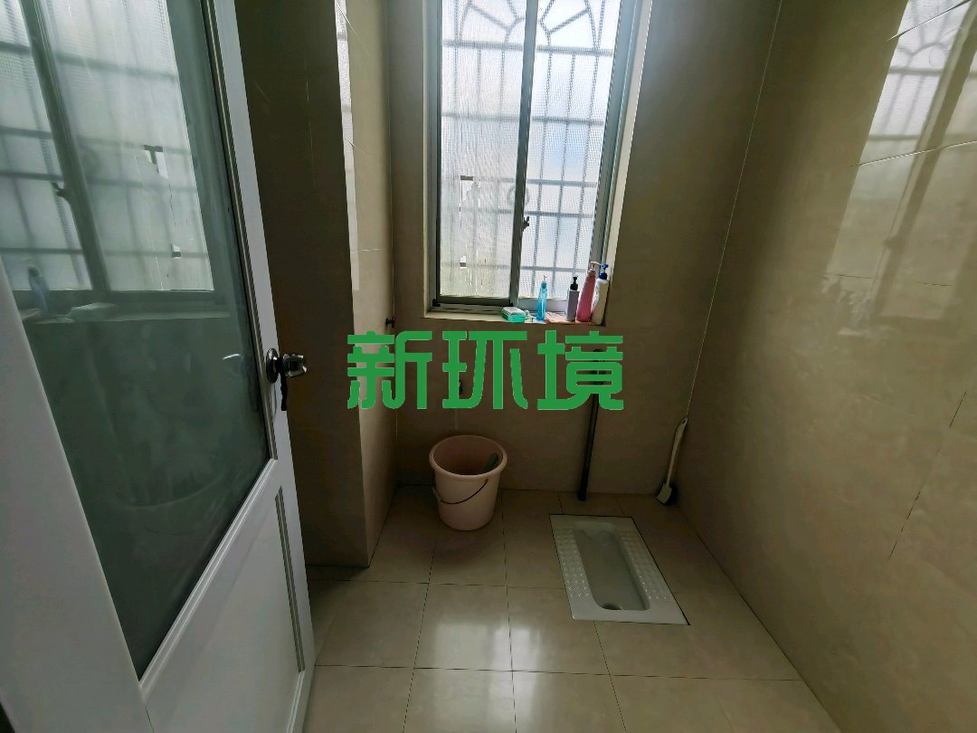 金盾苑  6室2厅2卫   118.00万客厅