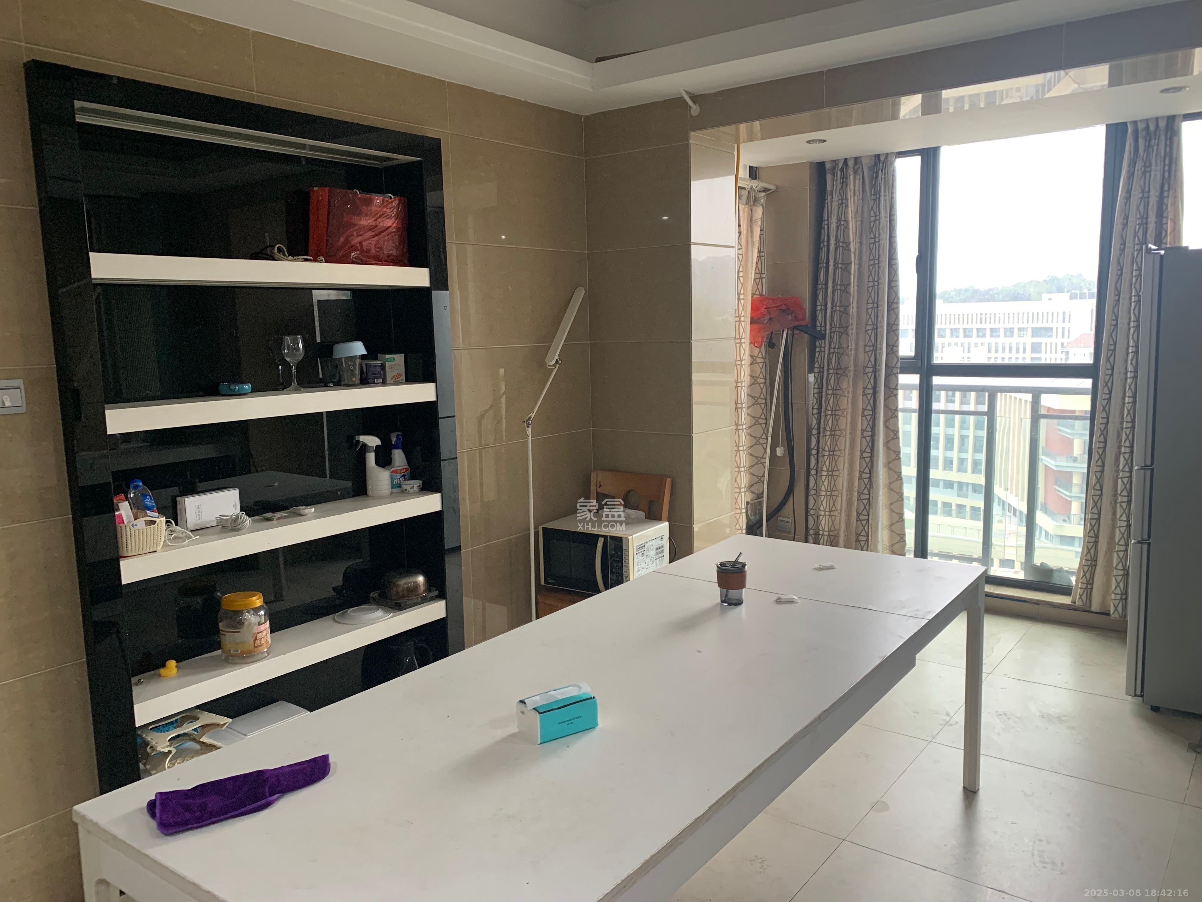 藏珑湖上国际花园 4室2厅2卫 4500.0元/月 藏珑湖上国际花园 4室2厅2卫 4500.0元/月室内图