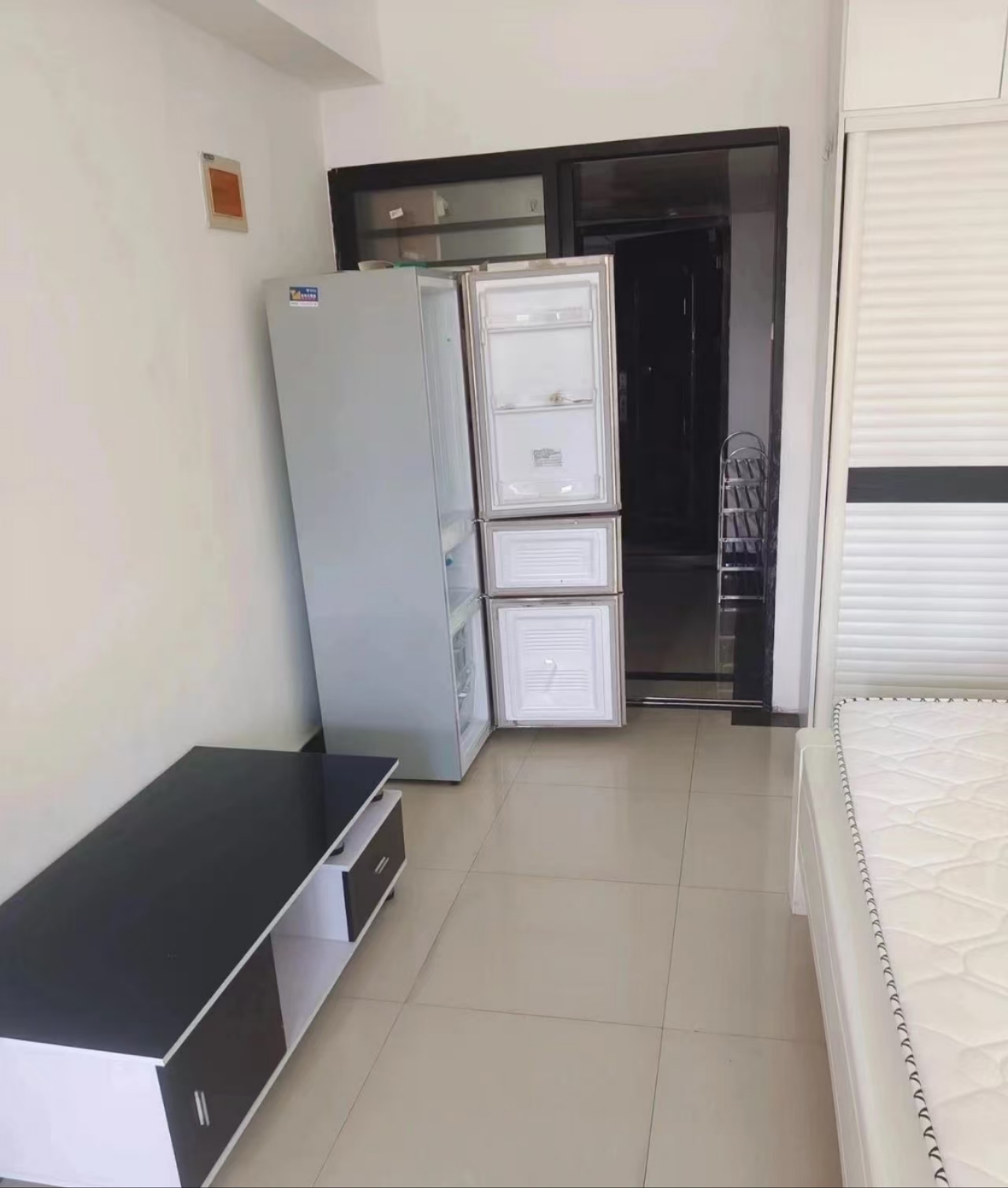 天成银座  1室0厅0卫    18.8万客厅