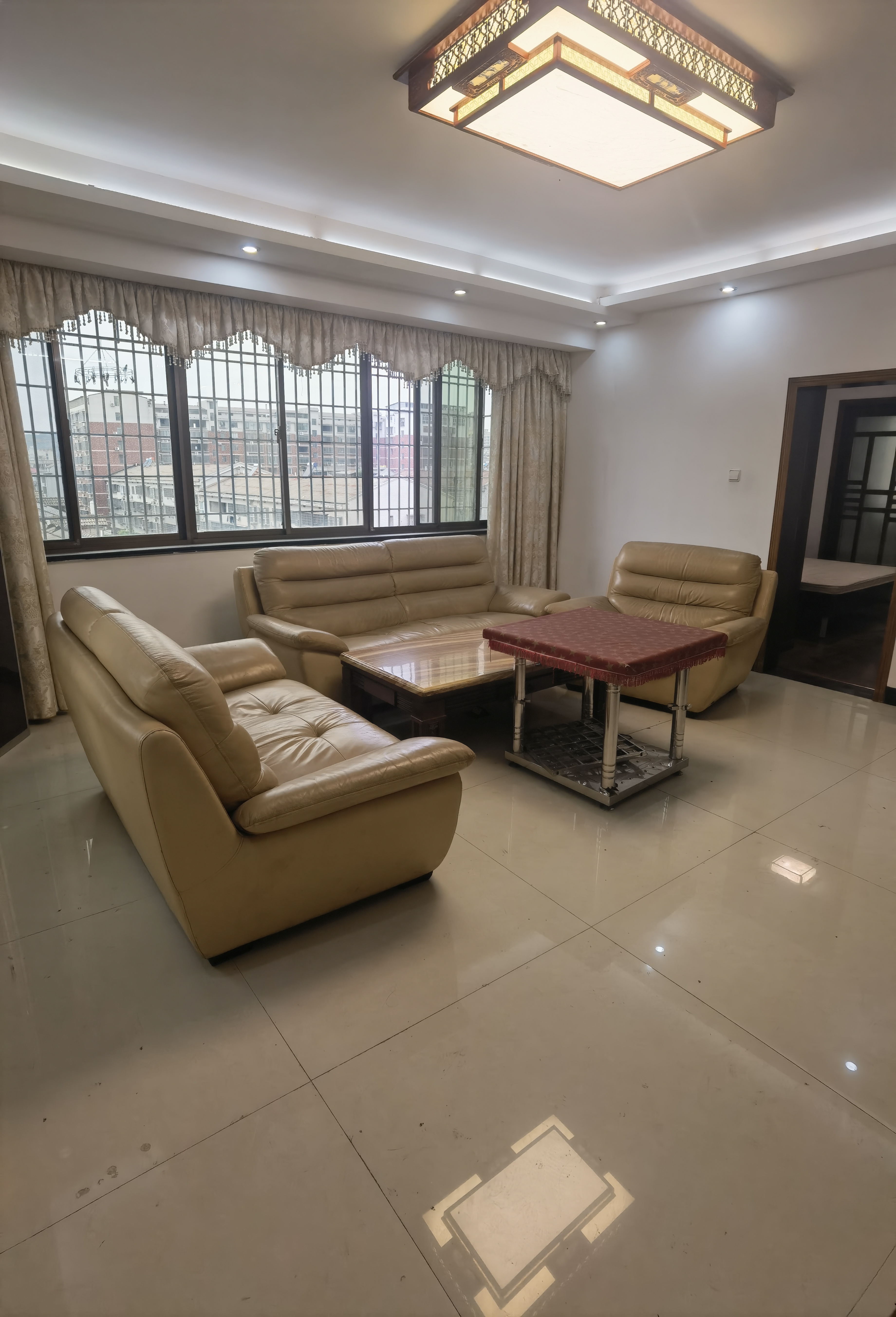 鸿都苑 3室2厅2卫 49.8万 鸿都苑 3室2厅2卫 49.8万客厅