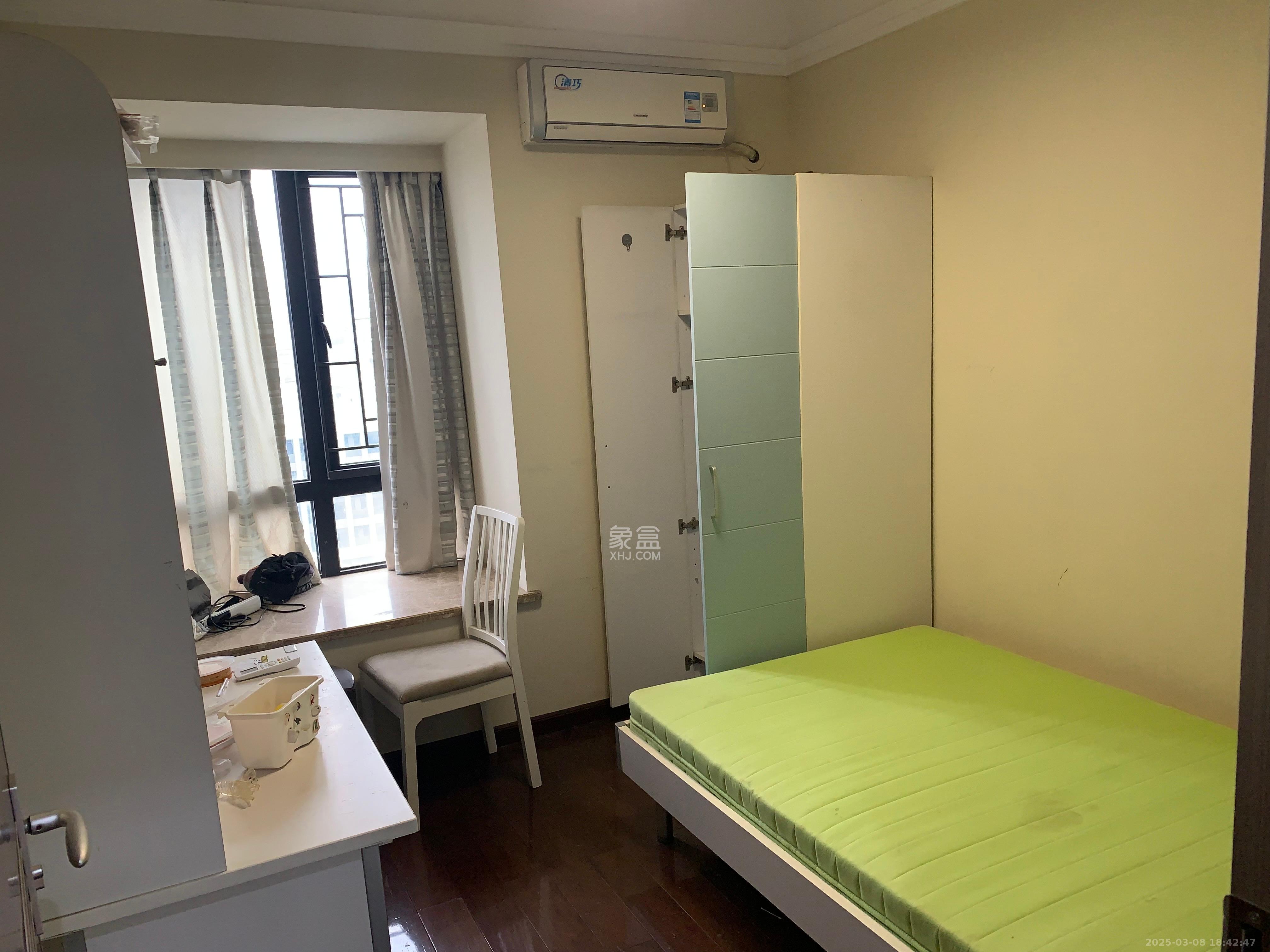 藏珑湖上国际花园 4室2厅2卫 4500.0元/月 藏珑湖上国际花园 4室2厅2卫 4500.0元/月室内图