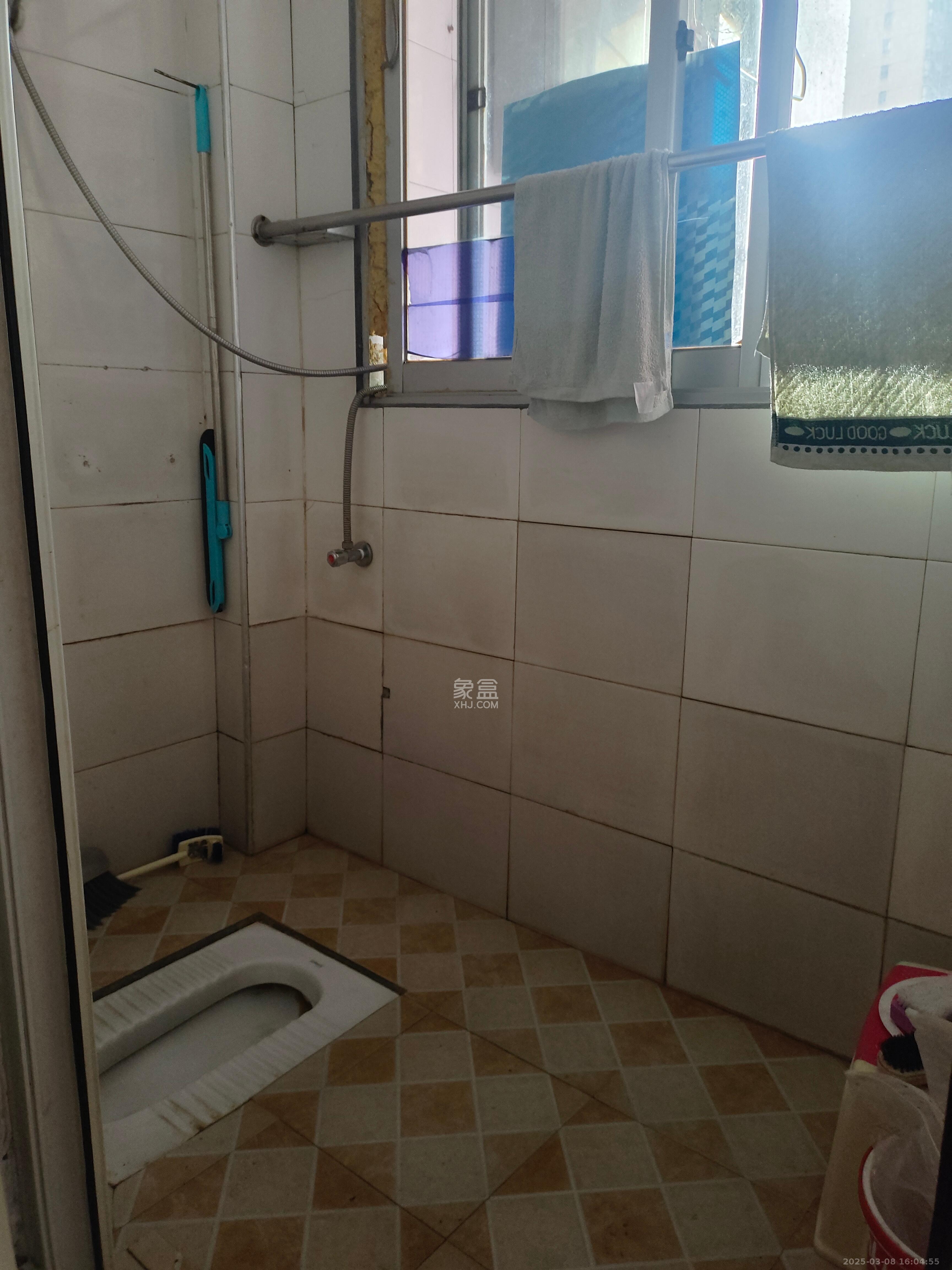 莲湖汽车饰品城(莲湖公寓)  1室2厅1卫    2000.0元/月 莲湖汽车饰品城(莲湖公寓)  1室2厅1卫    2000.0元/月室内图