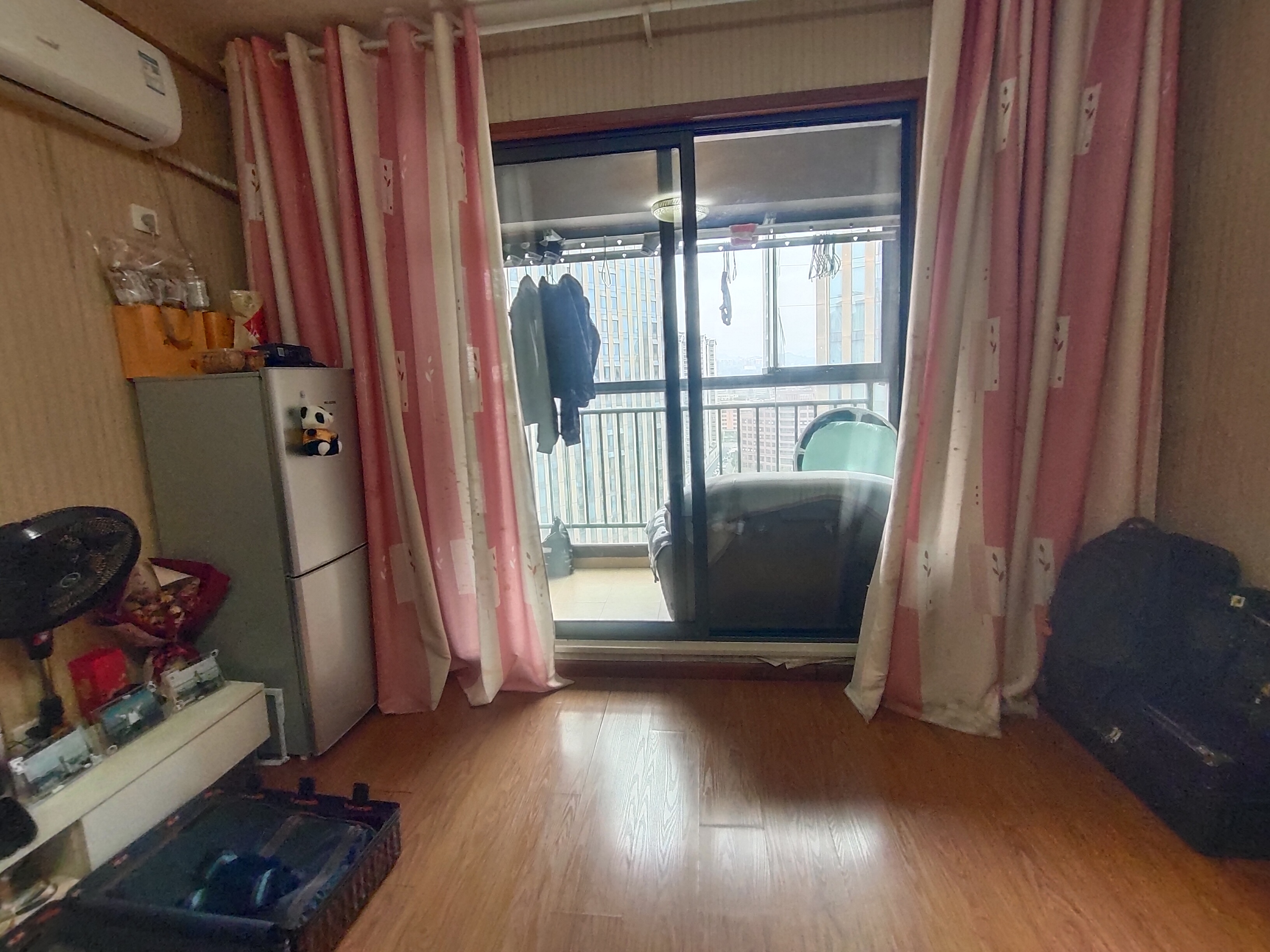 蓝色港湾  1室1厅1卫   18.00万客厅