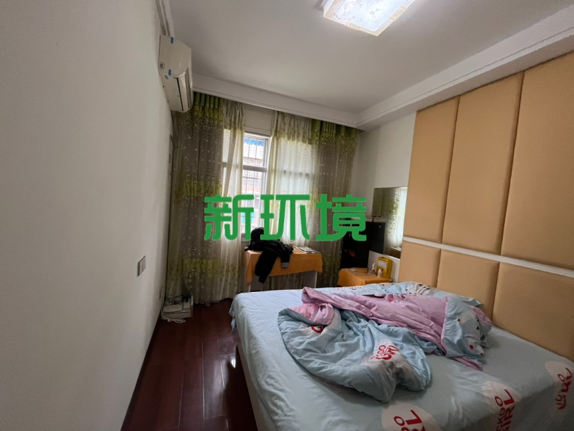 幸福阳光小区  3室2厅2卫   70.00万客厅