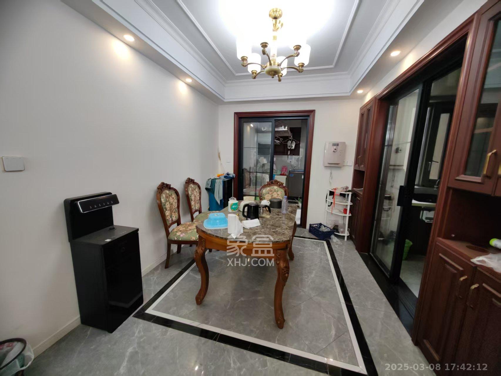 长房上层国际 3室2厅2卫 2600.0元/月 长房上层国际 3室2厅2卫 2600.0元/月室内图