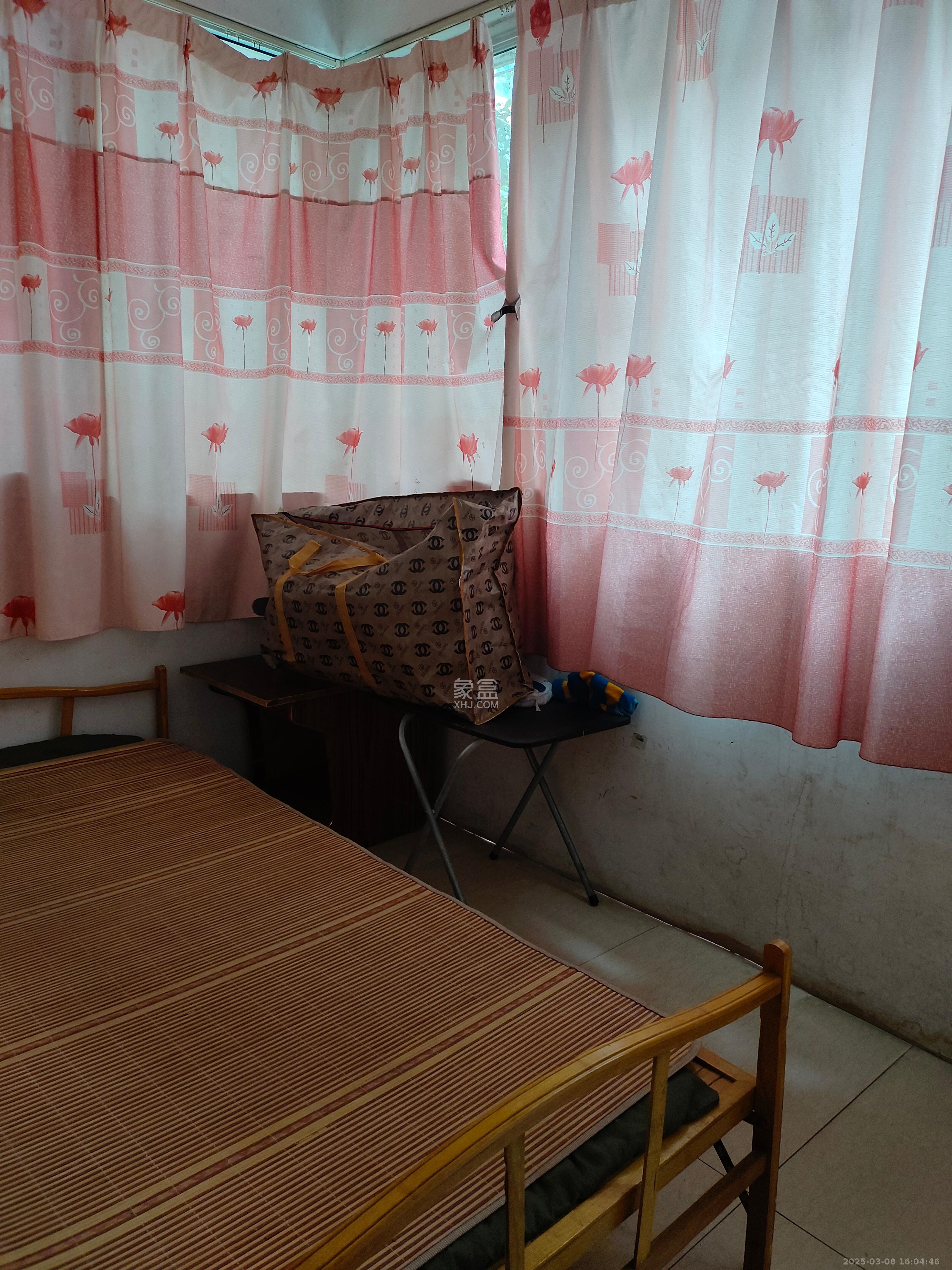 莲湖汽车饰品城(莲湖公寓)  1室2厅1卫    2000.0元/月 莲湖汽车饰品城(莲湖公寓)  1室2厅1卫    2000.0元/月室内图