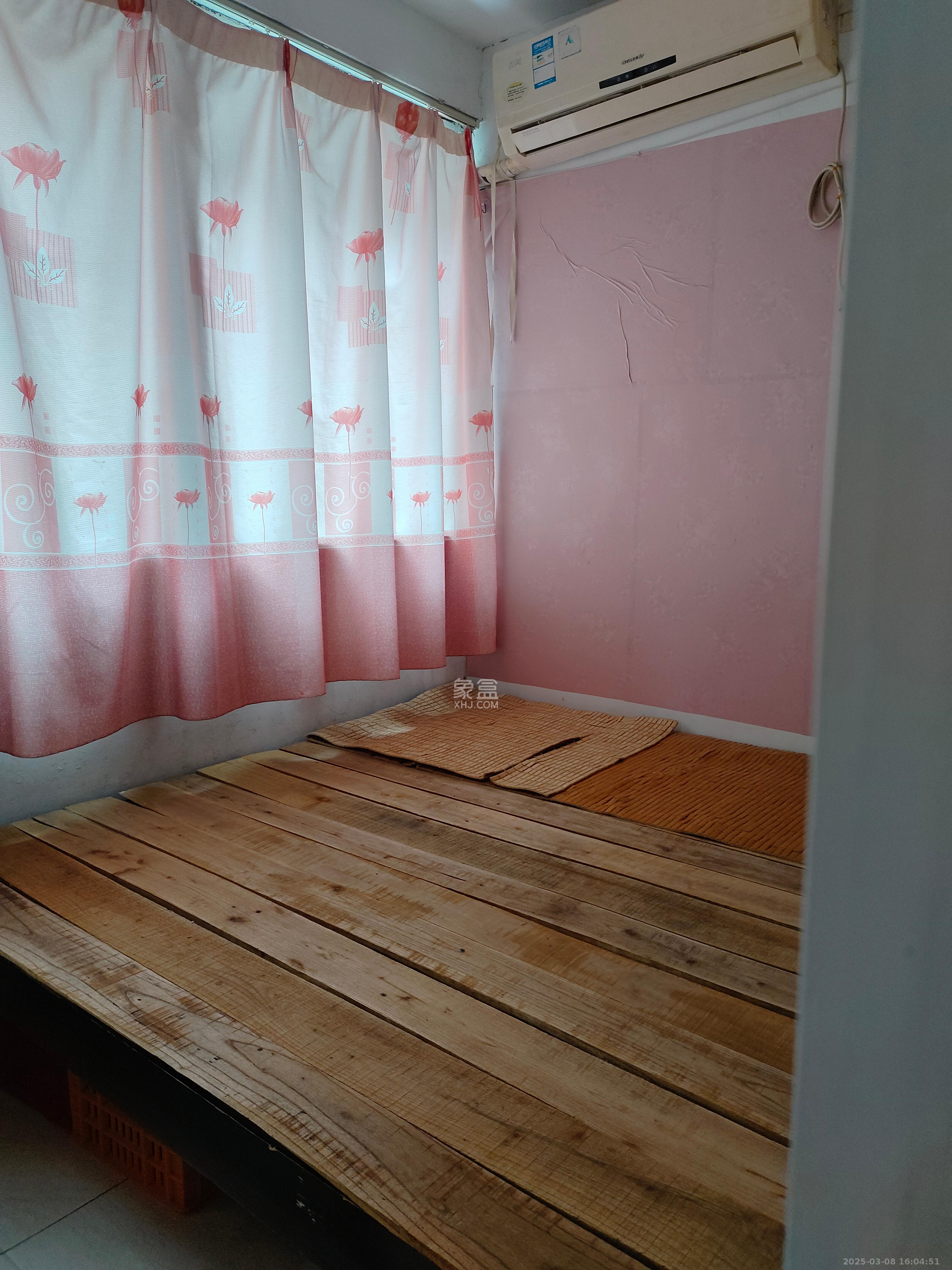 莲湖汽车饰品城(莲湖公寓)  1室2厅1卫    2000.0元/月 莲湖汽车饰品城(莲湖公寓)  1室2厅1卫    2000.0元/月室内图