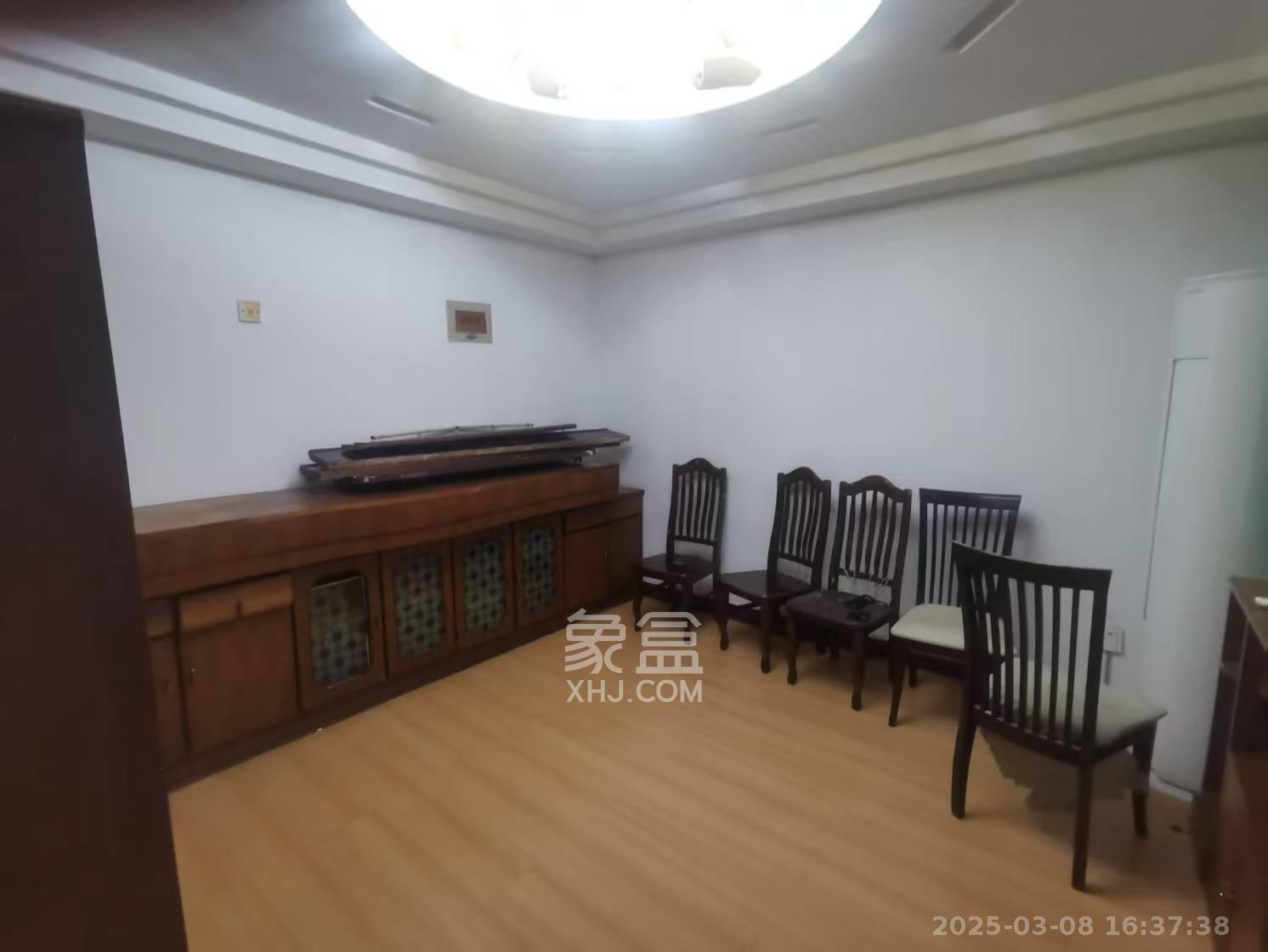 天心城市广场(黄金之城)  3室2厅2卫    2600.0元/月 天心城市广场(黄金之城)  3室2厅2卫    2600.0元/月室内图