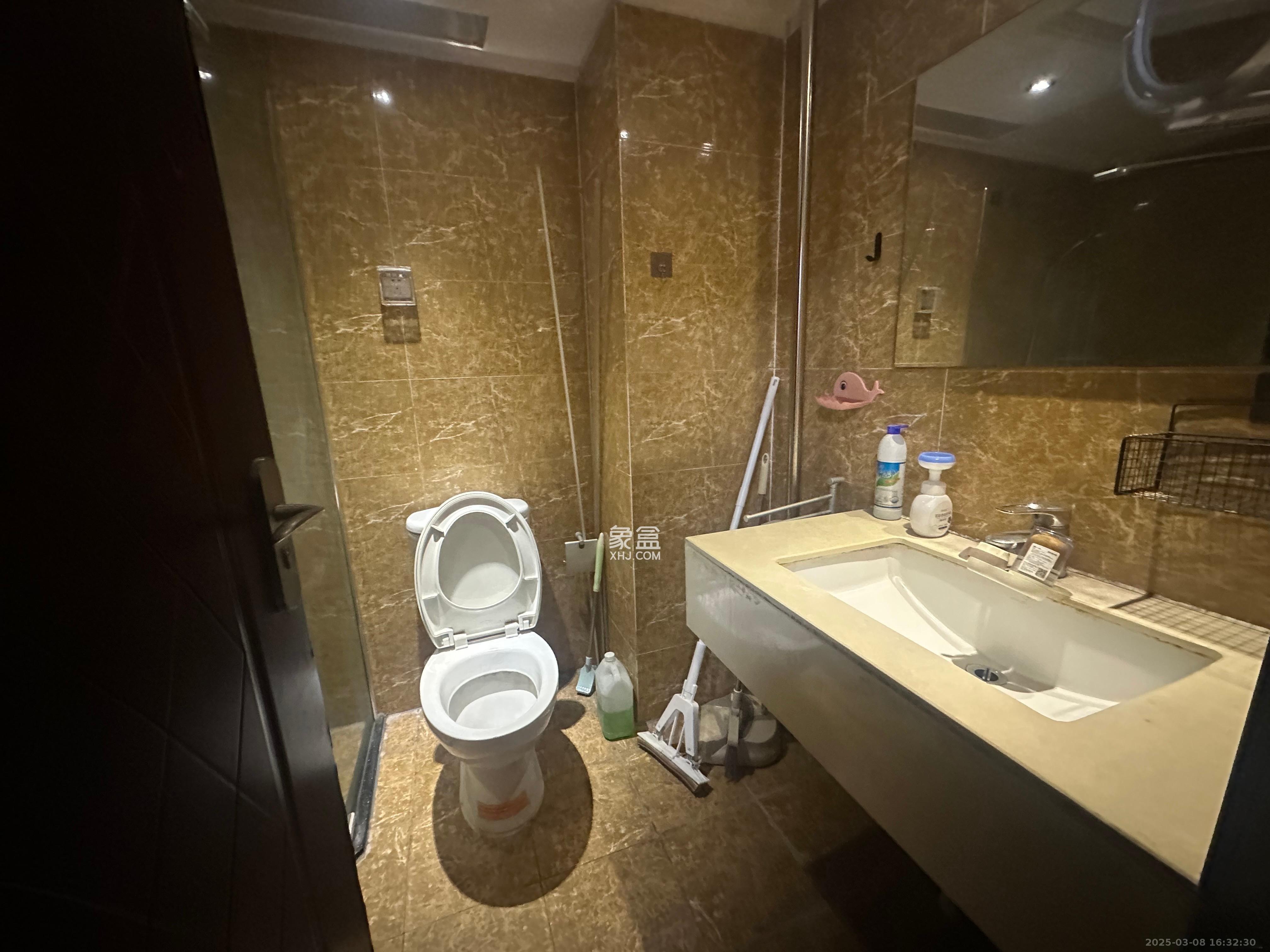 东塘瑞府  1室1厅1卫    1600.0元/月