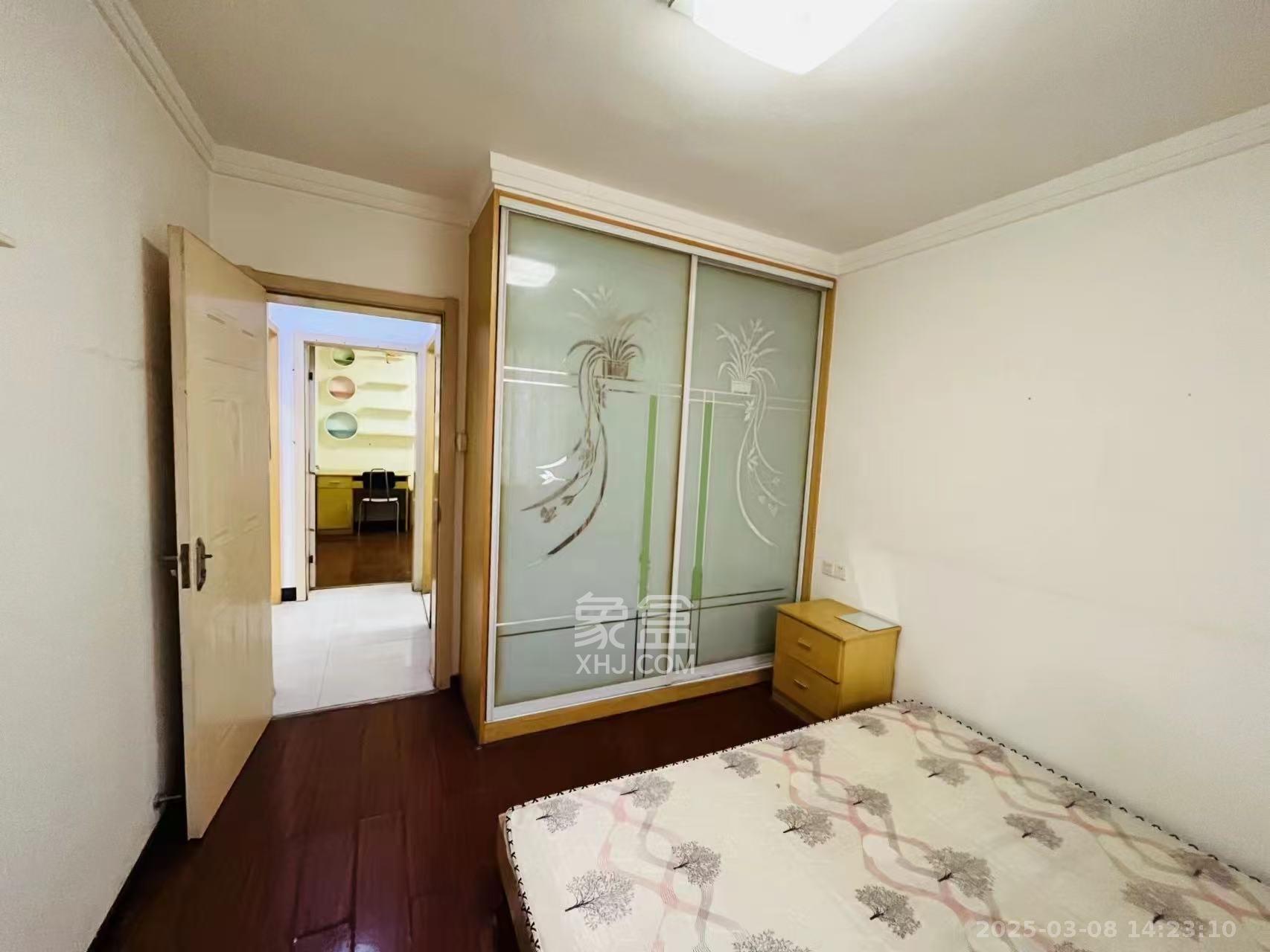 麓谷锦和园 4室2厅2卫 2600.0元/月 麓谷锦和园 4室2厅2卫 2600.0元/月室内图