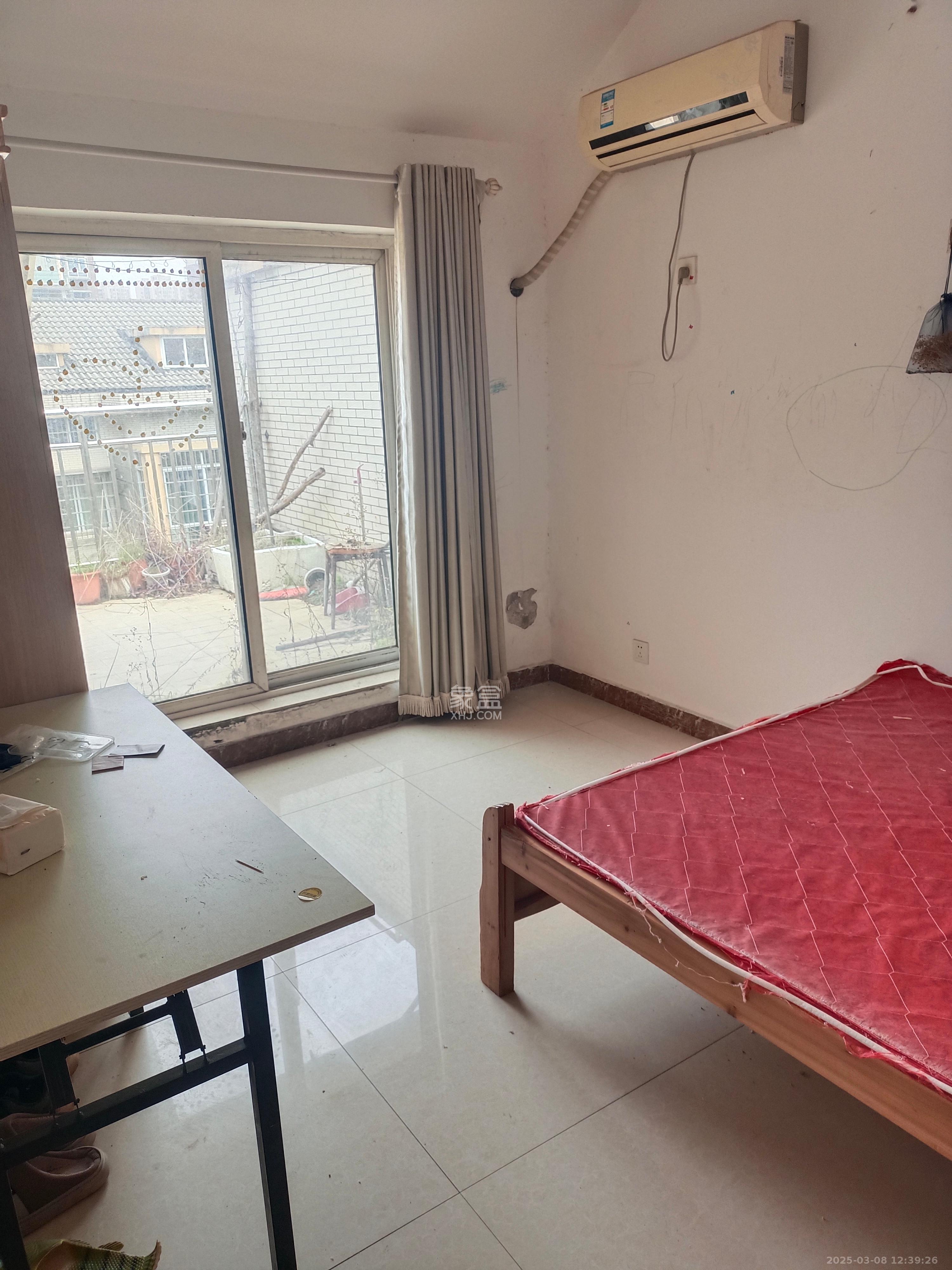 鄱阳小区  1室1厅1卫    700.0元/月 鄱阳小区  1室1厅1卫    700.0元/月室内图