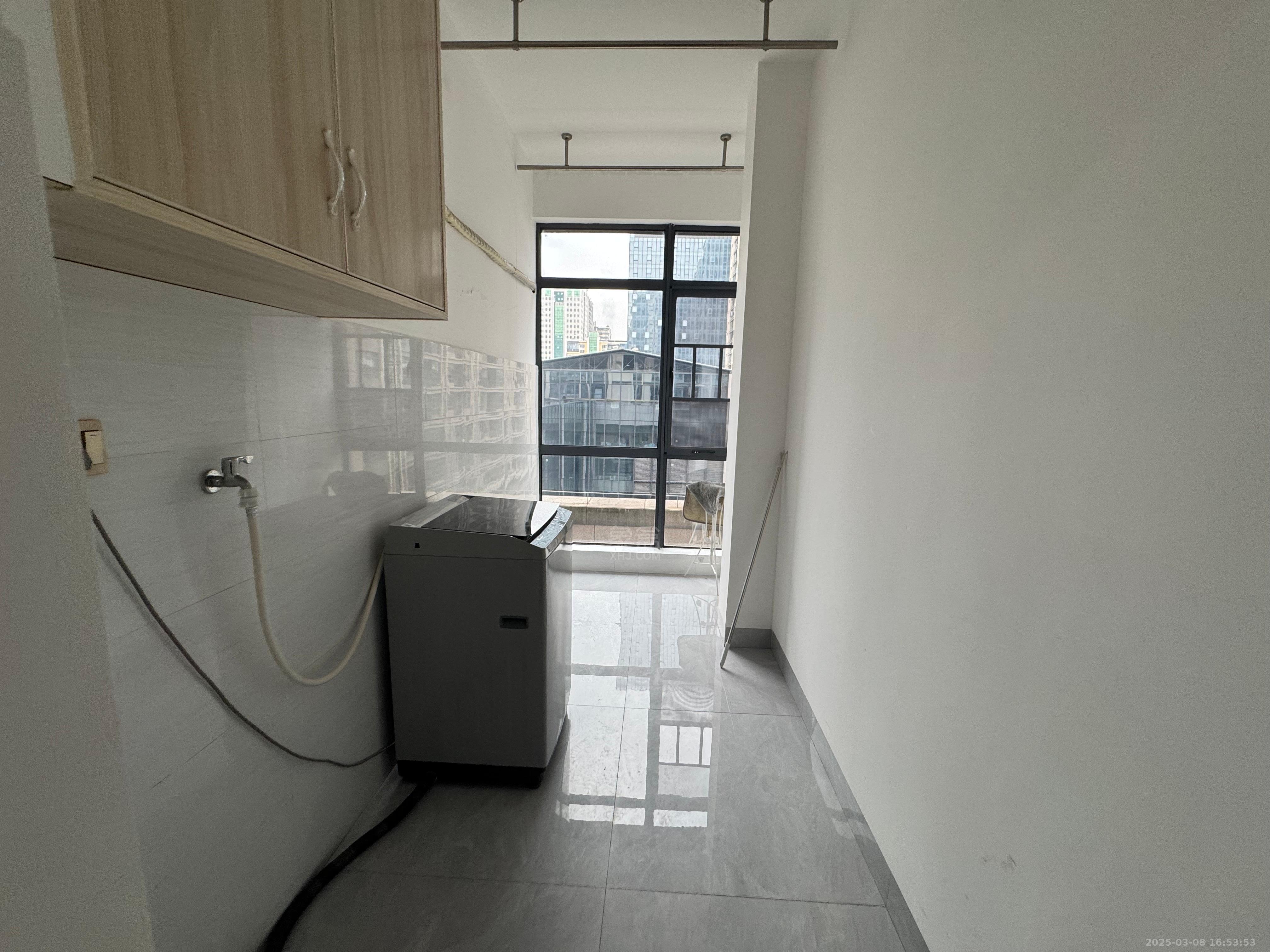 流金岁月-华晨国际 1室1厅1卫 1600.0元/月 流金岁月-华晨国际 1室1厅1卫 1600.0元/月室内图