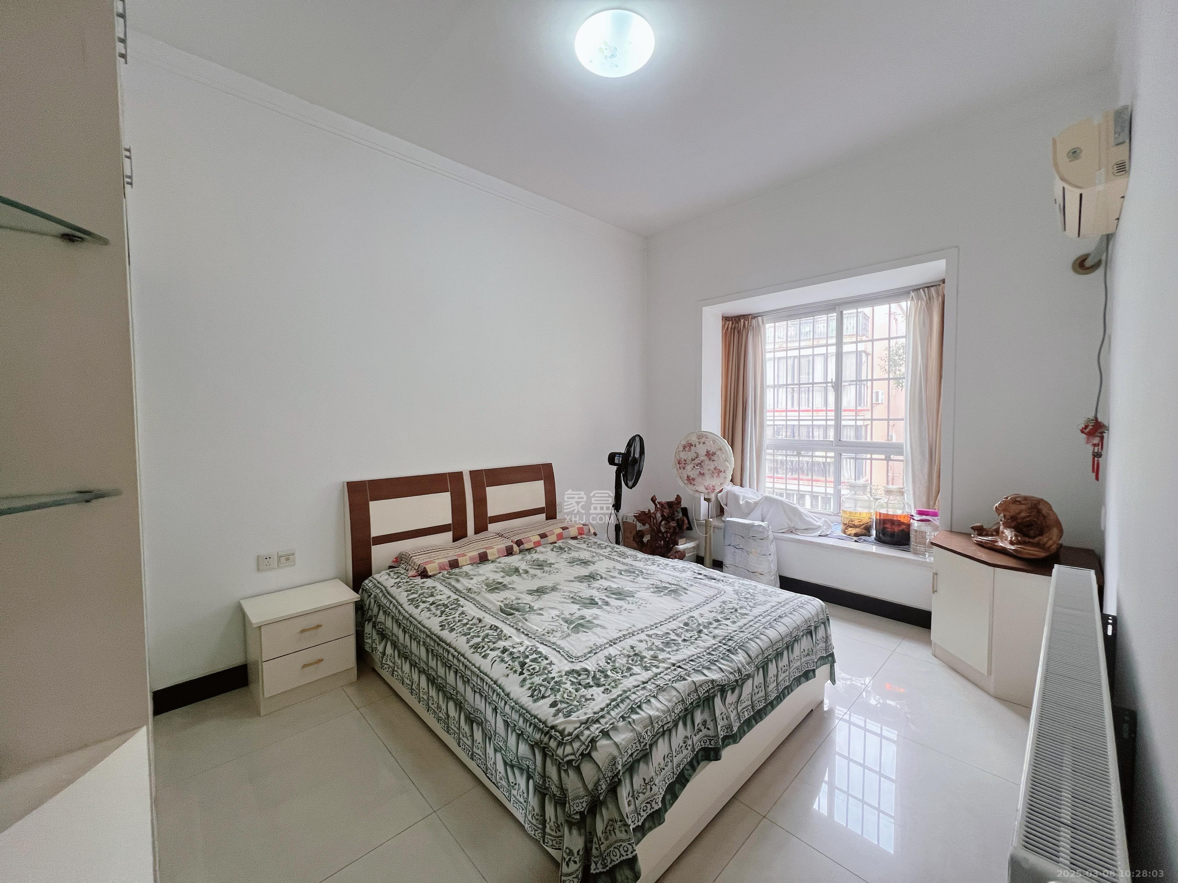 金侨世纪苑 5室2厅3卫 95.0万 金侨世纪苑 5室2厅3卫 95.0万室内图