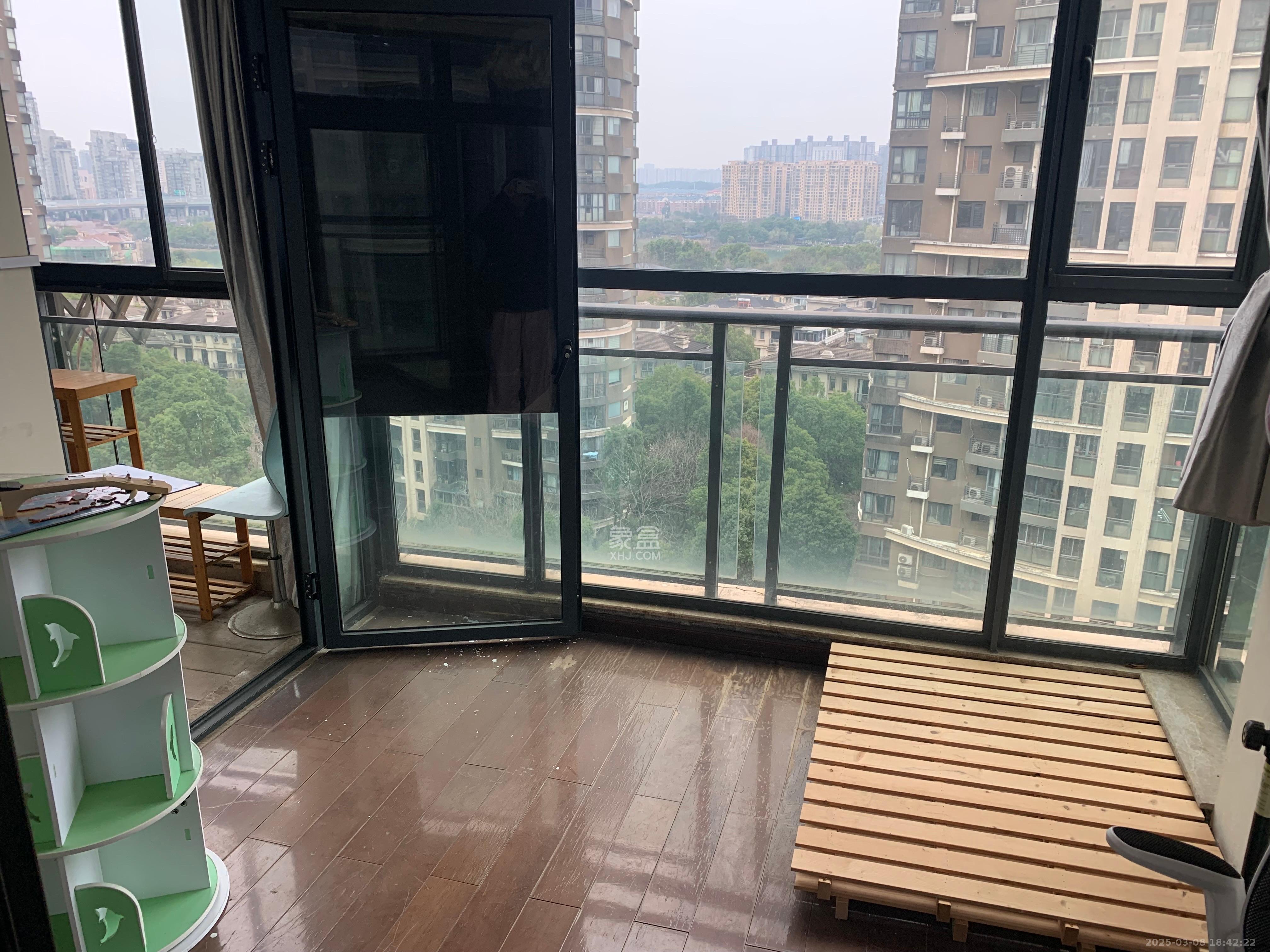 藏珑湖上国际花园 4室2厅2卫 4500.0元/月 藏珑湖上国际花园 4室2厅2卫 4500.0元/月室内图