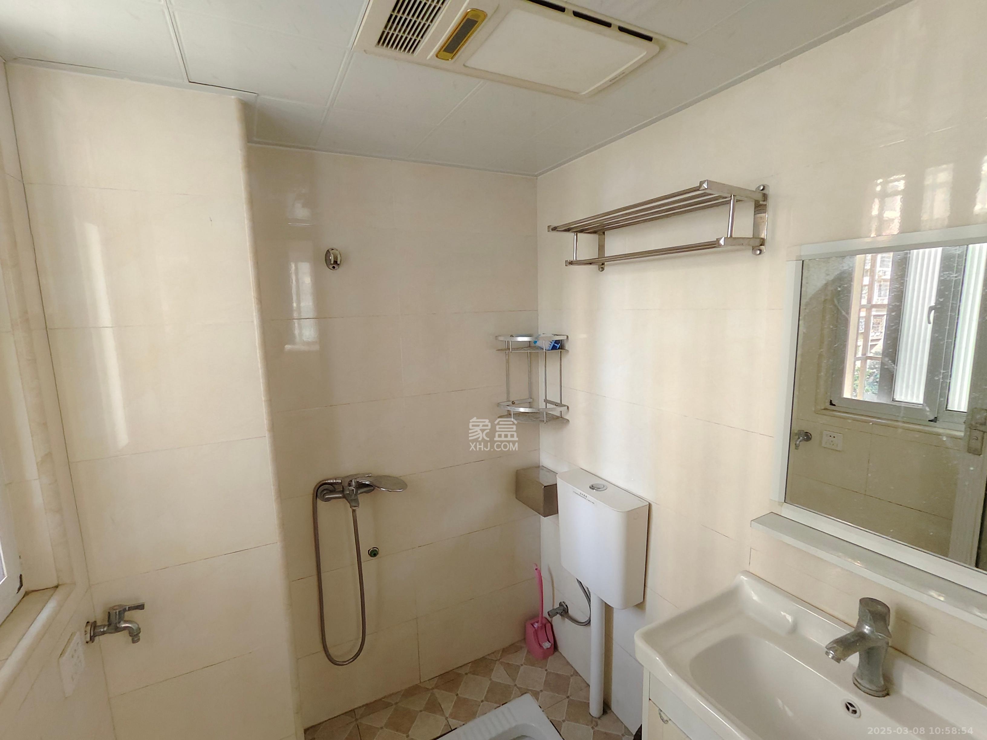 和康园小区  2室1厅1卫   1400.00元/月室内图