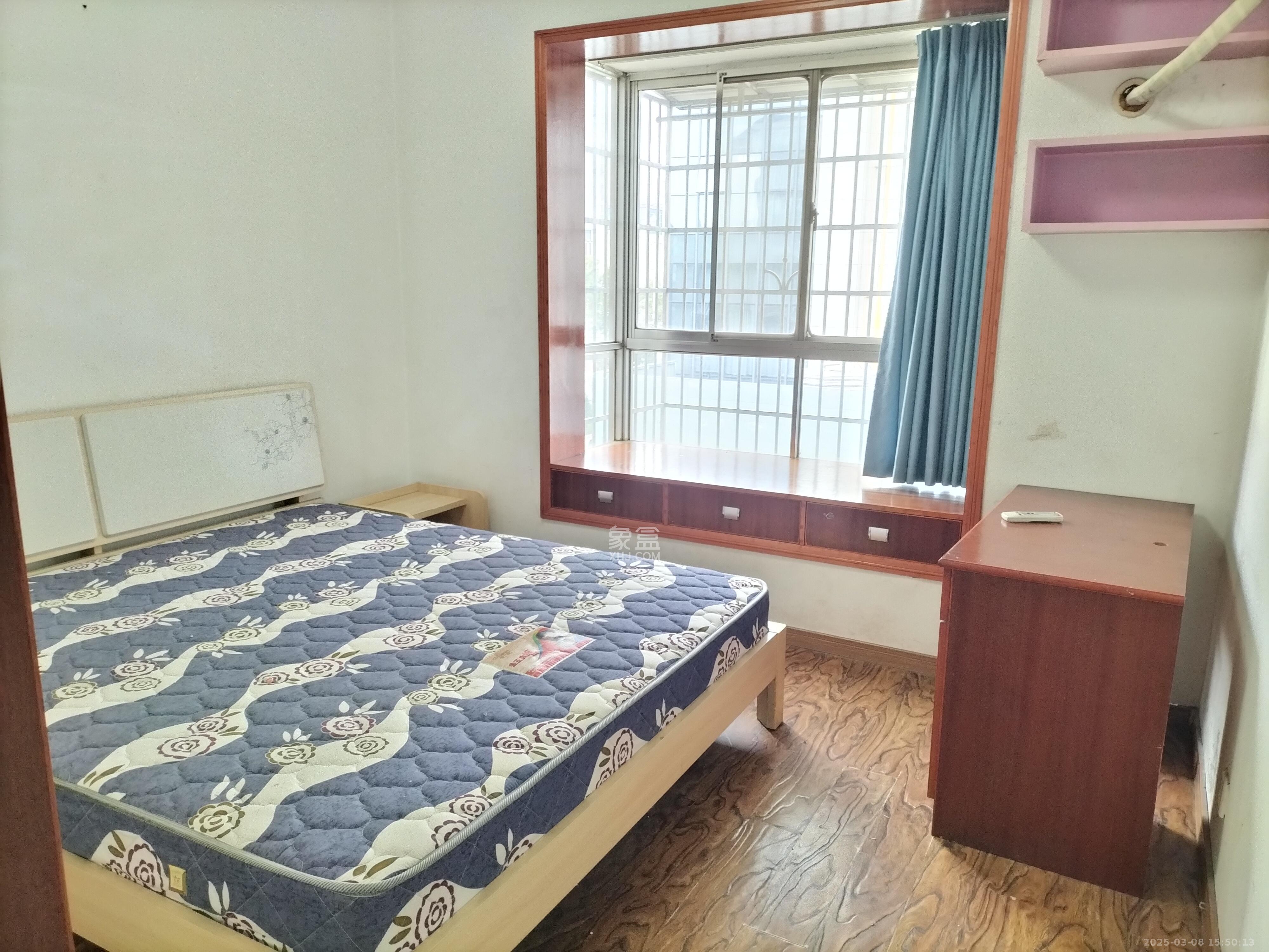 长丰小区 3室2厅1卫 2300.0元/月 长丰小区 3室2厅1卫 2300.0元/月室内图