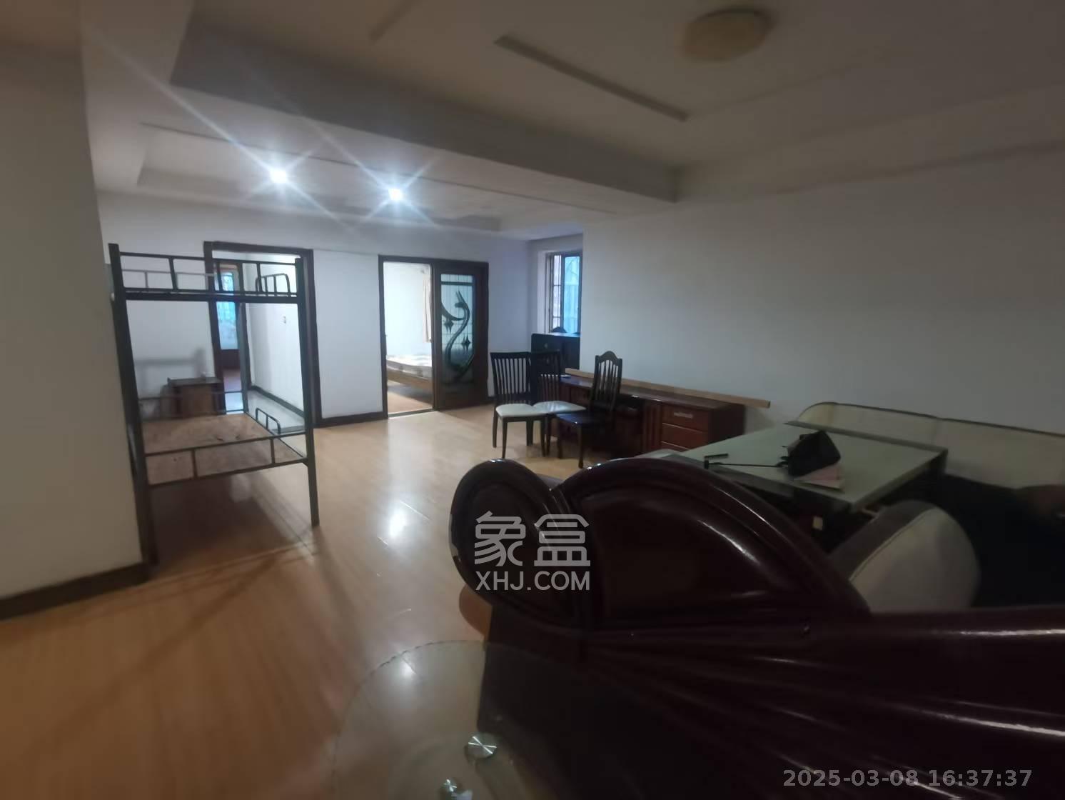 天心城市广场(黄金之城)  3室2厅2卫    2600.0元/月 天心城市广场(黄金之城)  3室2厅2卫    2600.0元/月室内图