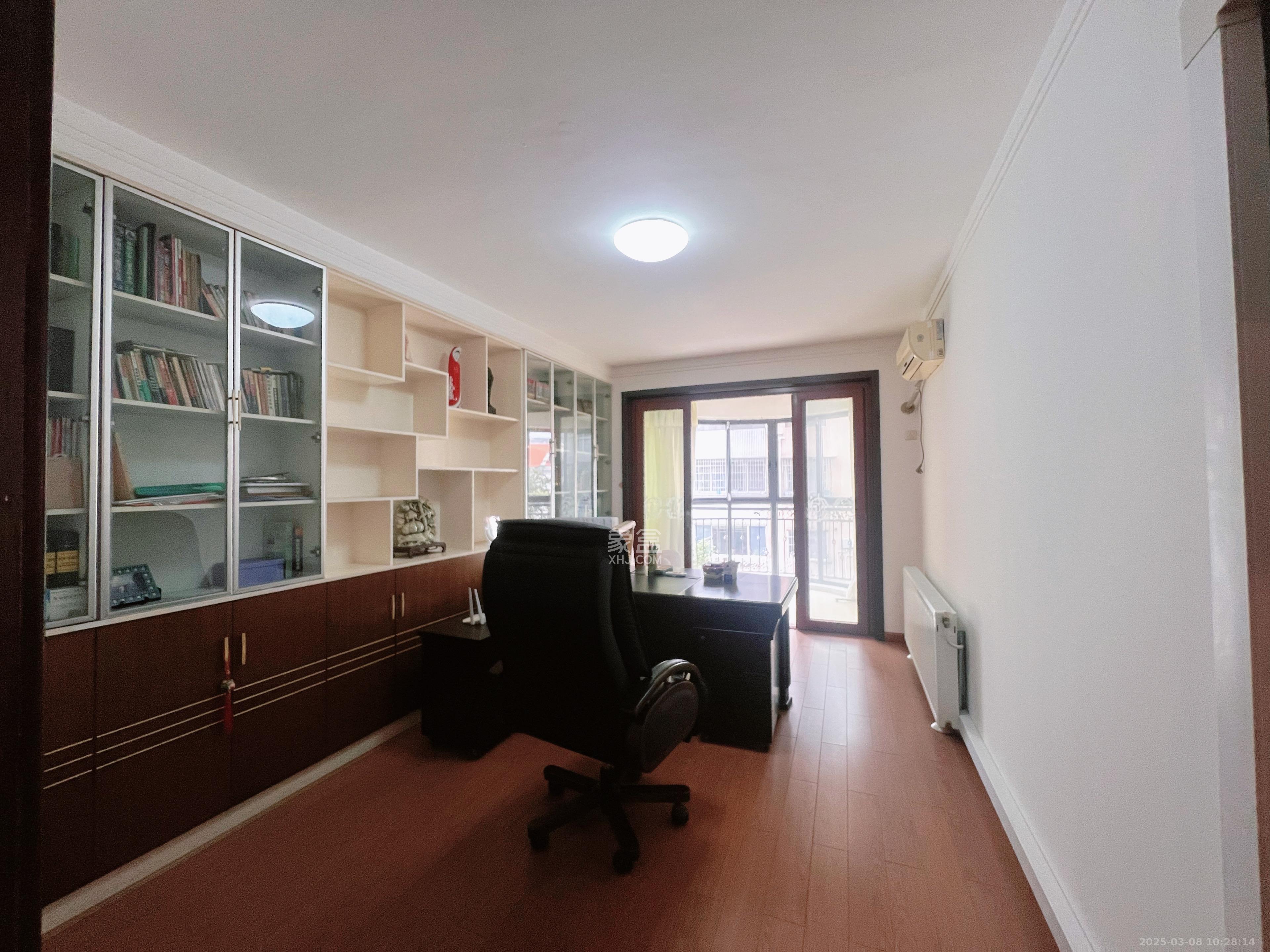 金侨世纪苑 5室2厅3卫 95.0万 金侨世纪苑 5室2厅3卫 95.0万室内图