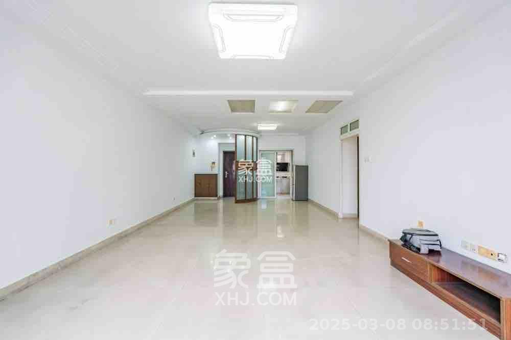 四季阳光花城 4室2厅2卫 4500.0元/月 四季阳光花城 4室2厅2卫 4500.0元/月室内图