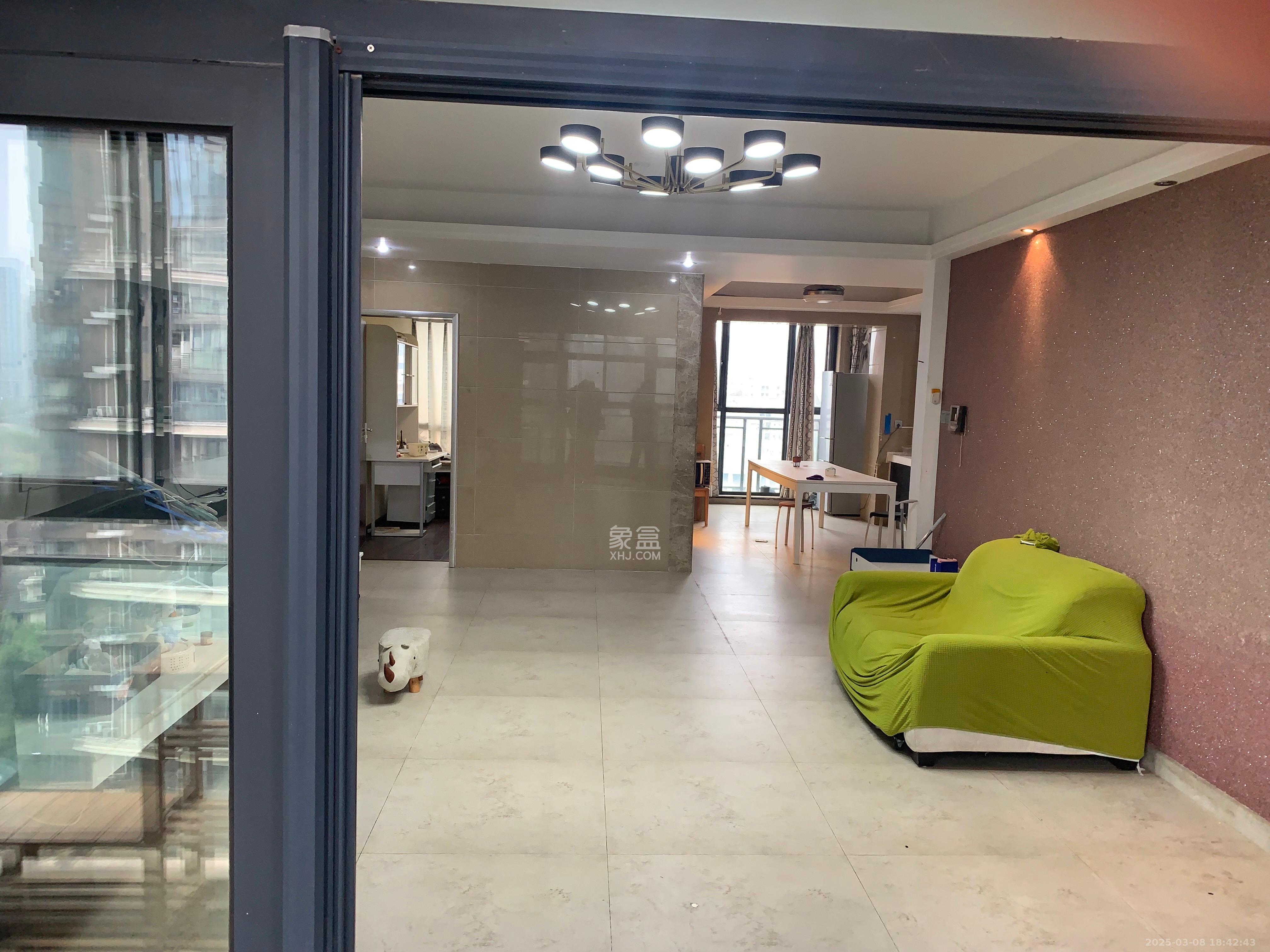 藏珑湖上国际花园 4室2厅2卫 4500.0元/月 藏珑湖上国际花园 4室2厅2卫 4500.0元/月室内图