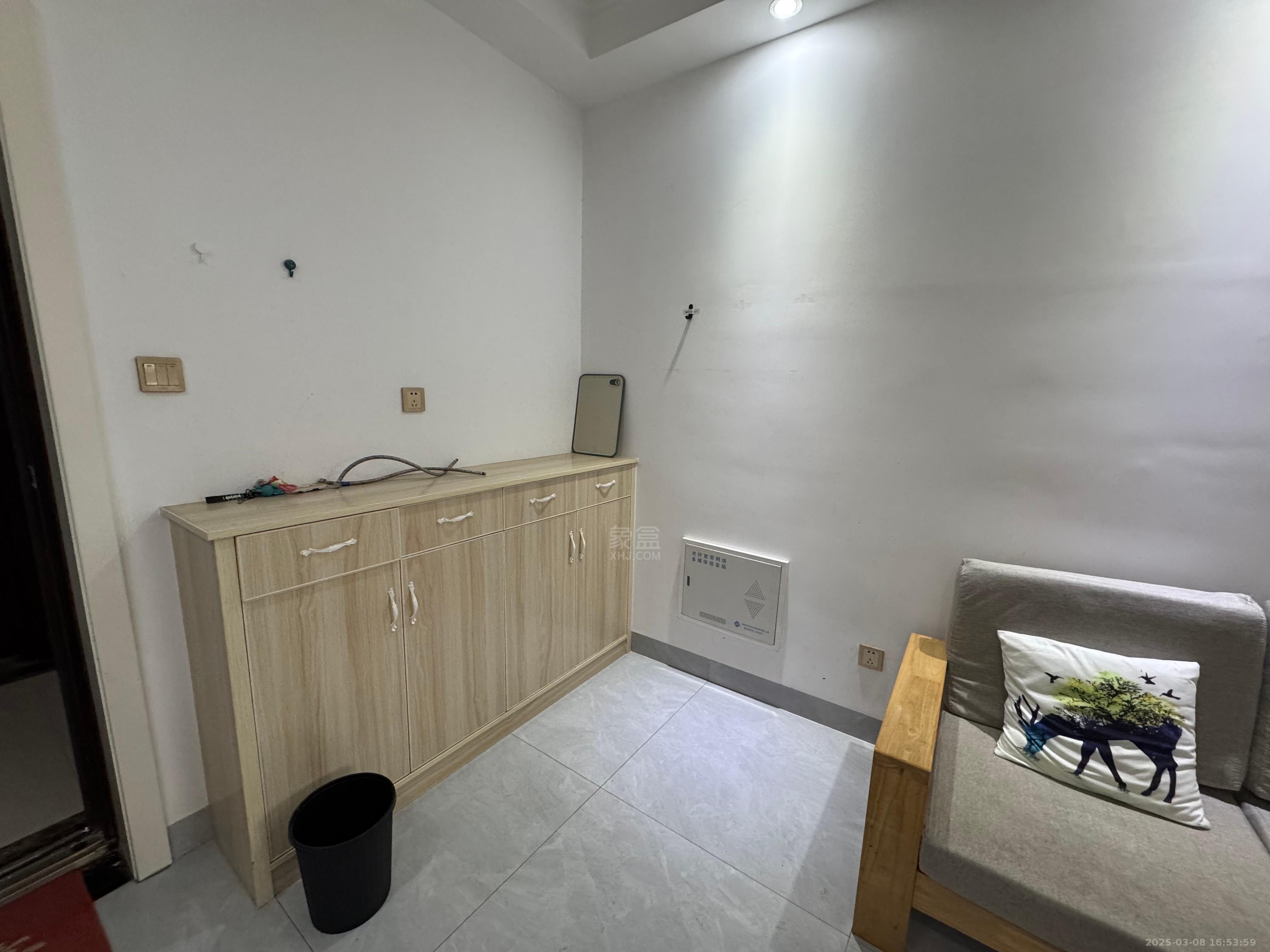 流金岁月-华晨国际 1室1厅1卫 1600.0元/月 流金岁月-华晨国际 1室1厅1卫 1600.0元/月室内图