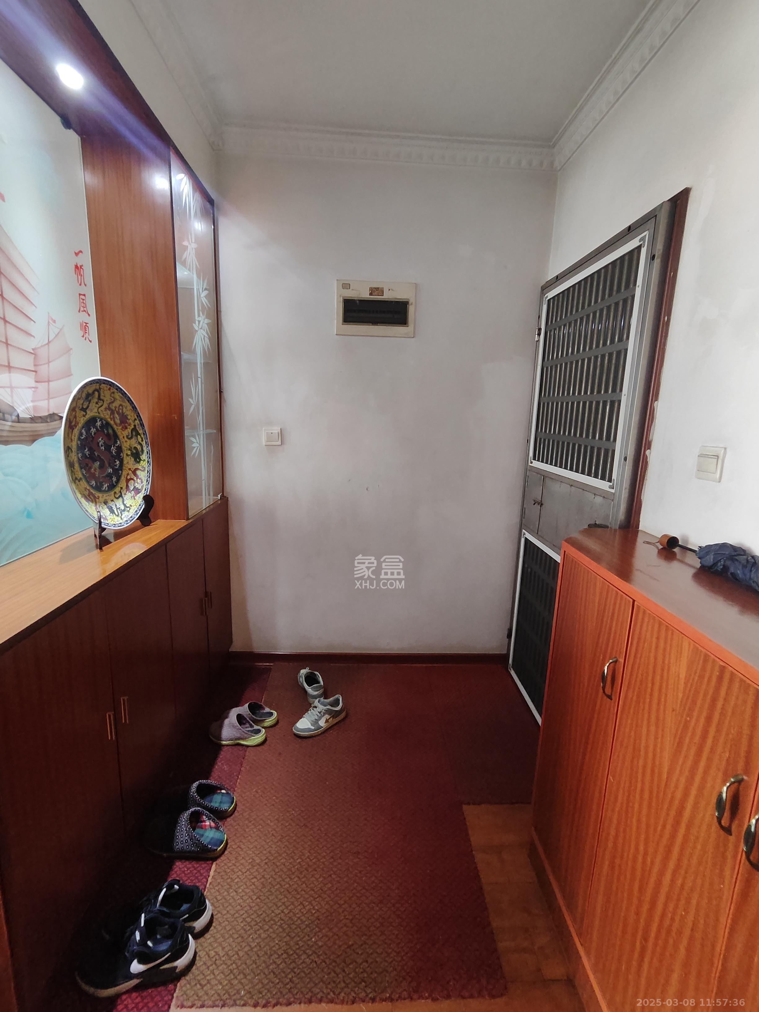 金色比华利 3室2厅1卫 2400.0元/月 金色比华利 3室2厅1卫 2400.0元/月室内图