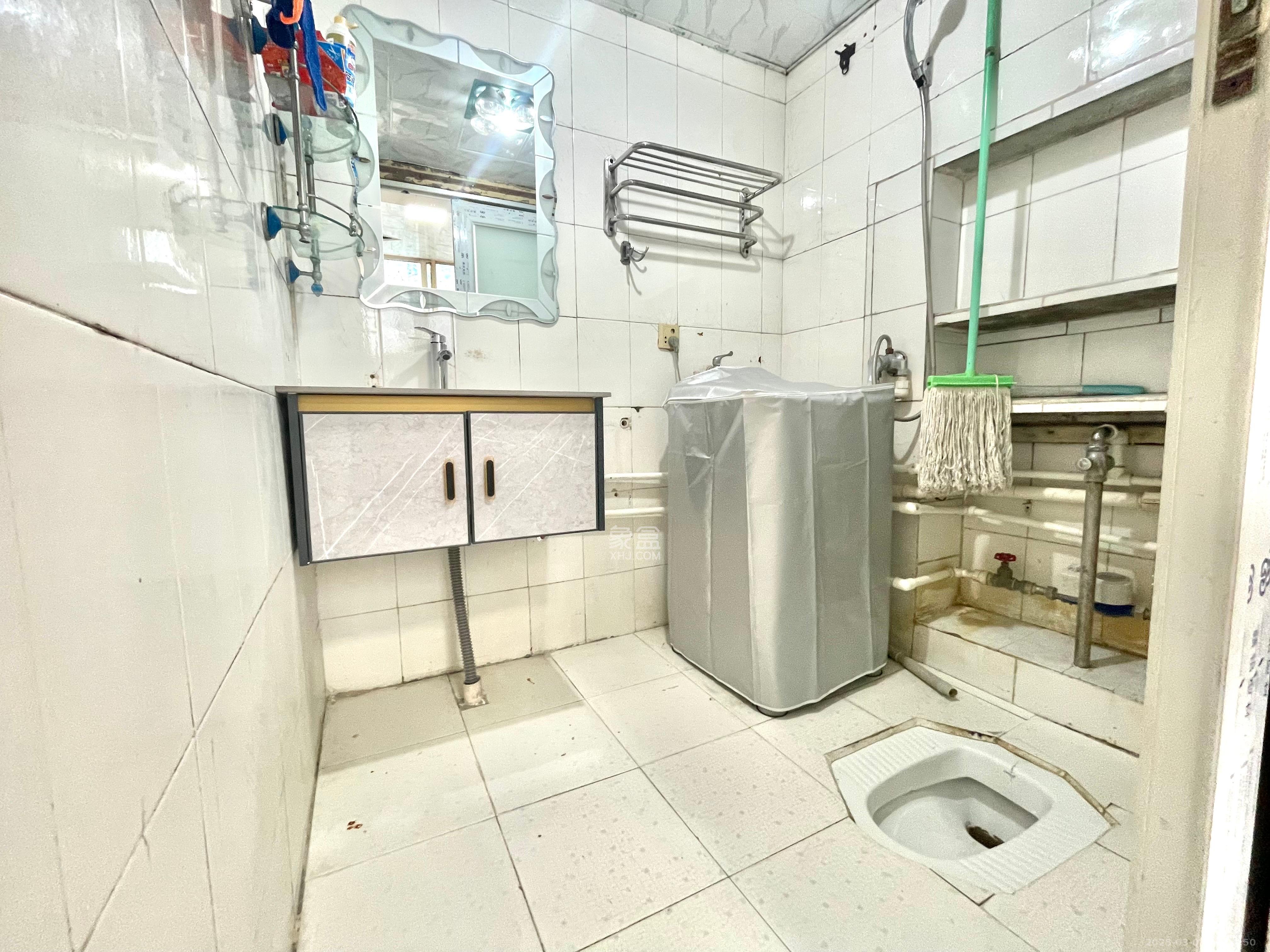 公路局宿舍  4室2厅1卫   2200.00元/月室内图
