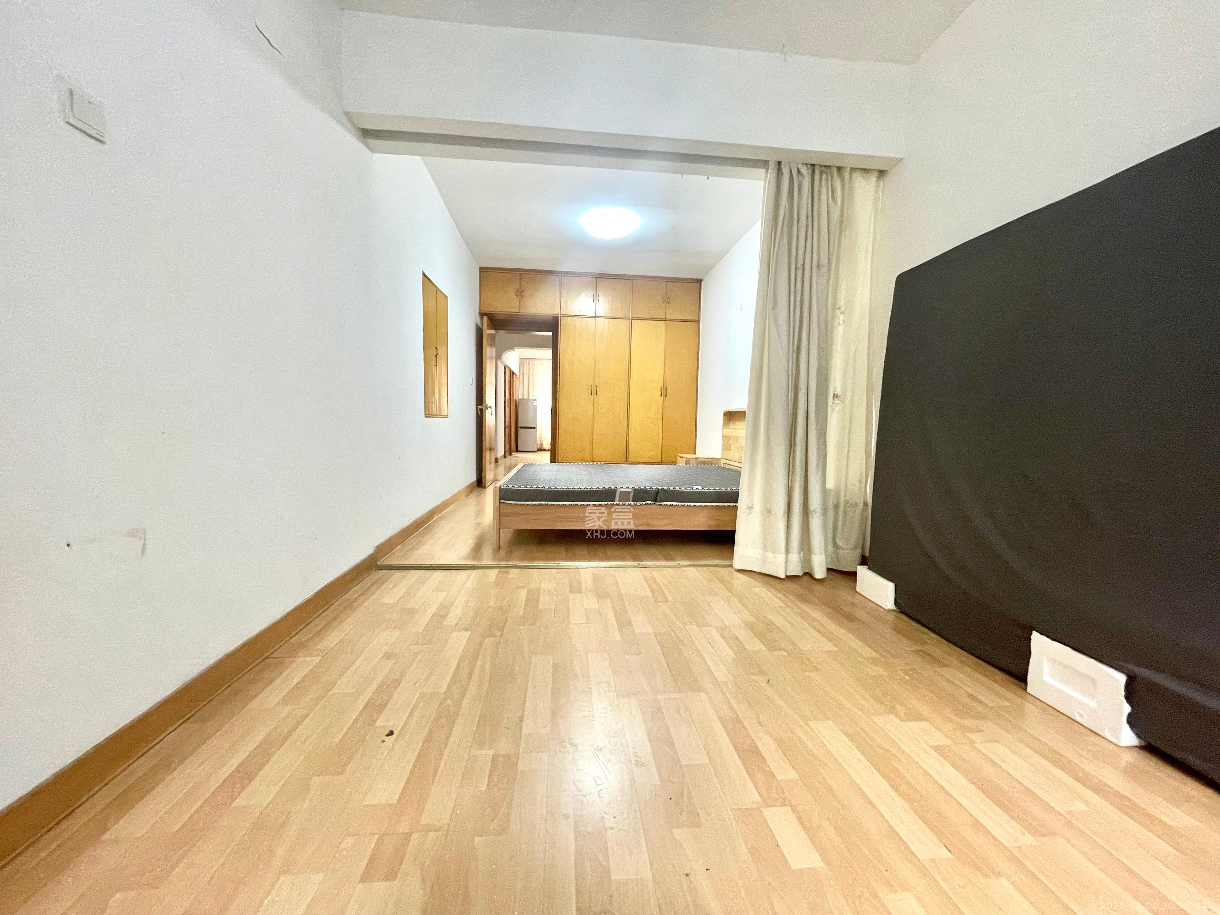 公路局宿舍  4室2厅1卫   2200.00元/月室内图