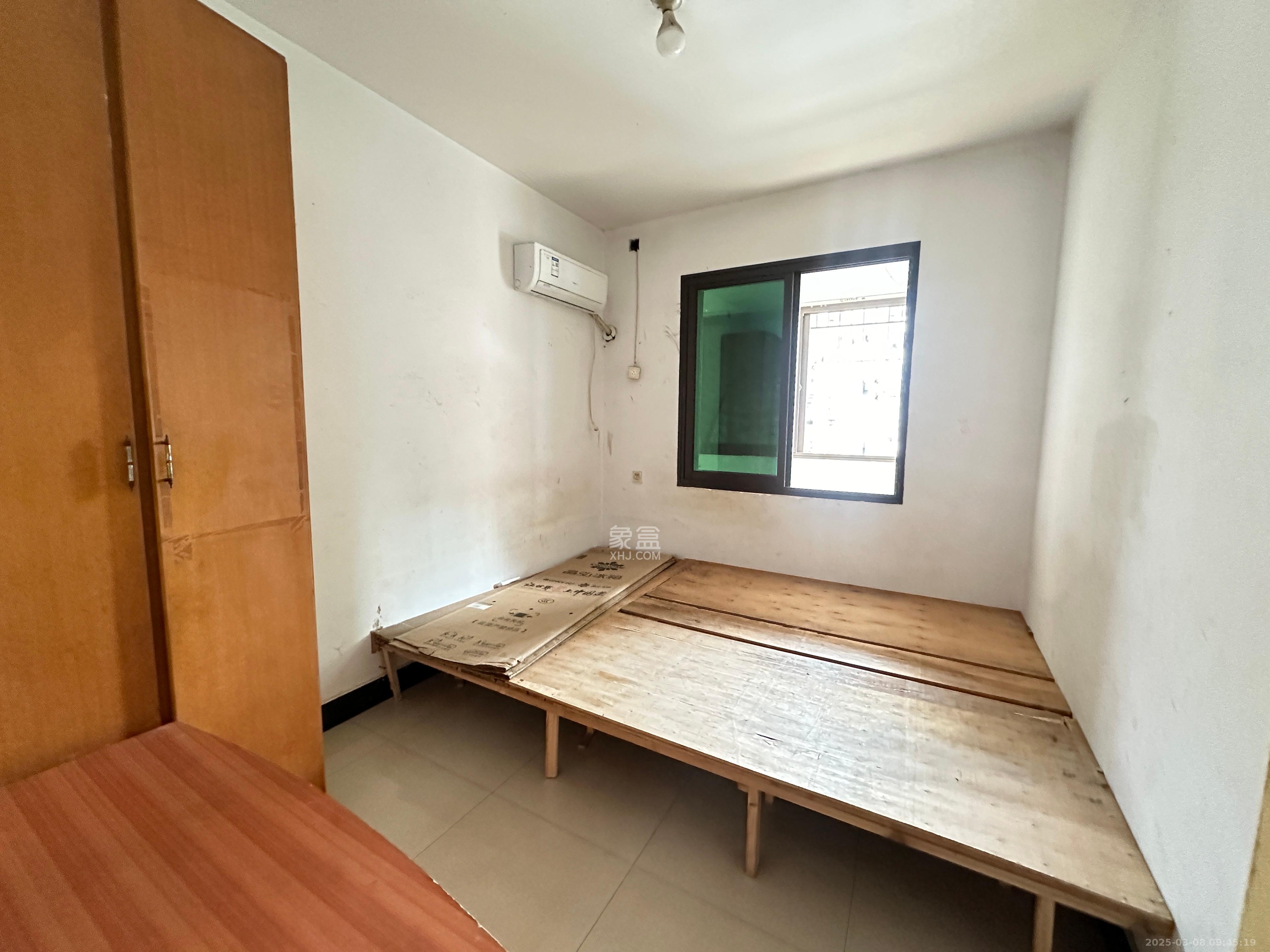 长沙农商行双塘宿舍  4室2厅1卫    2000.0元/月 长沙农商行双塘宿舍  4室2厅1卫    2000.0元/月室内图