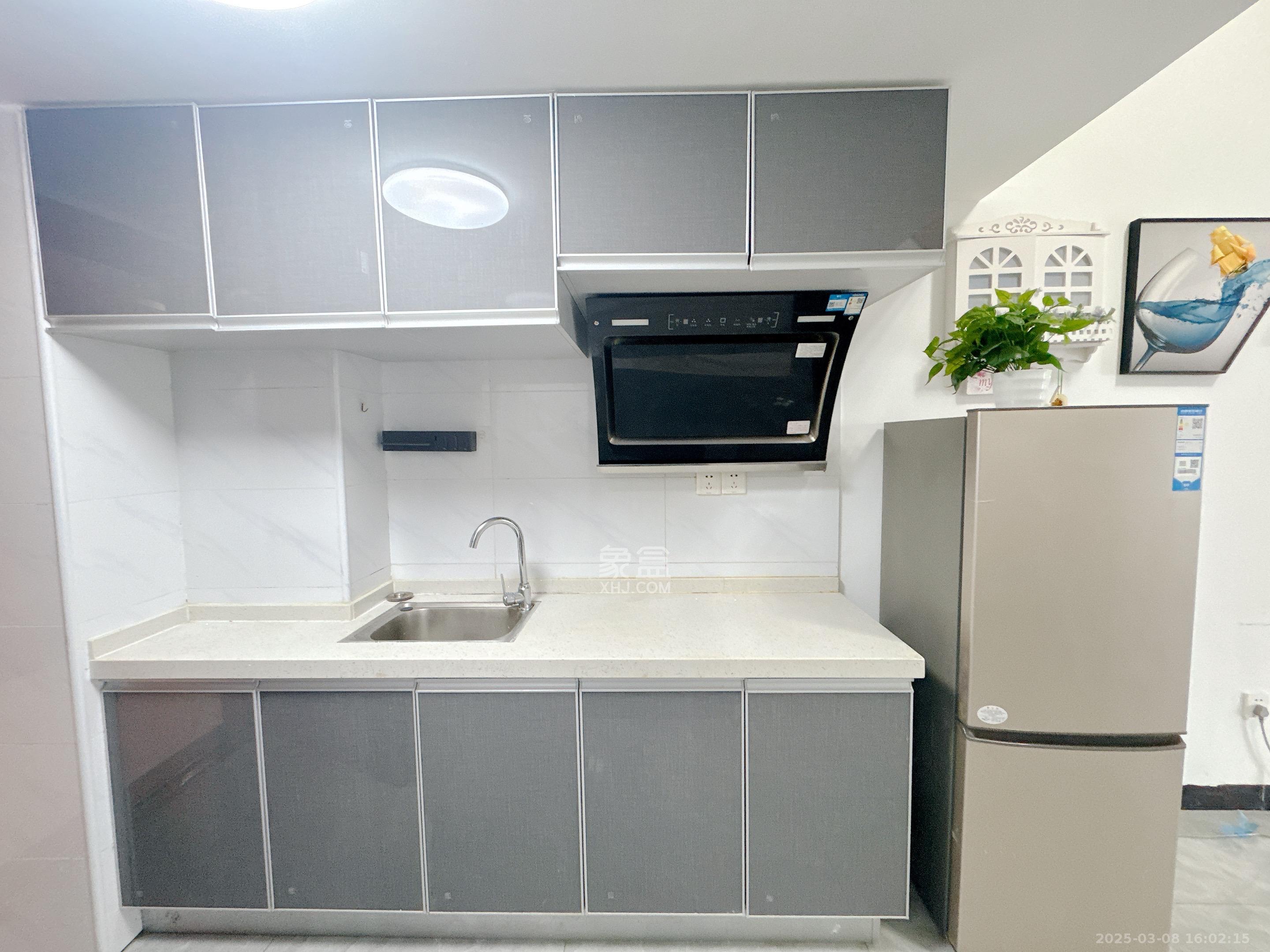 润和国际广场  3室1厅1卫    2500.0元/月 润和国际广场  3室1厅1卫    2500.0元/月室内图