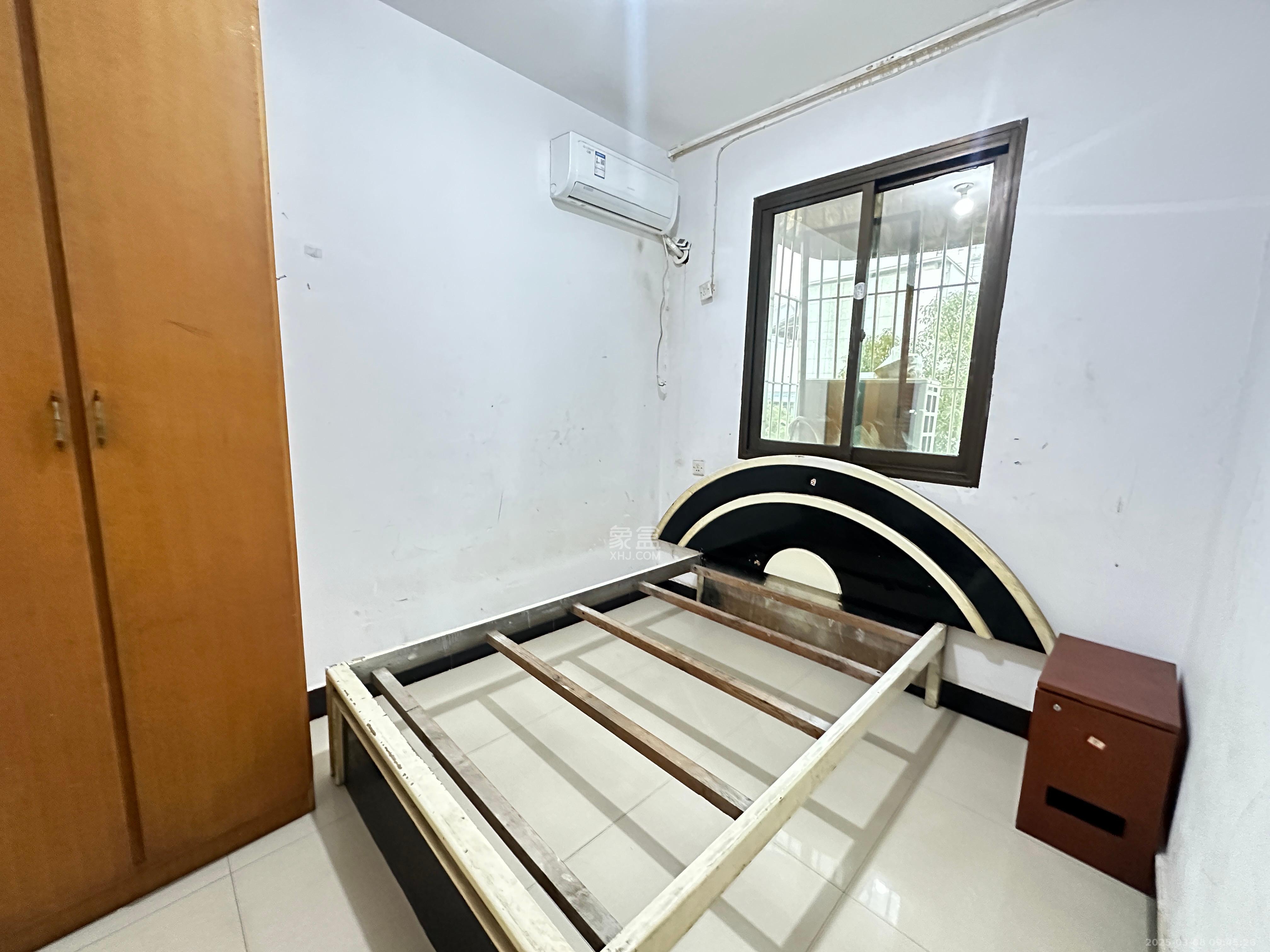 长沙农商行双塘宿舍  4室2厅1卫    2000.0元/月 长沙农商行双塘宿舍  4室2厅1卫    2000.0元/月室内图