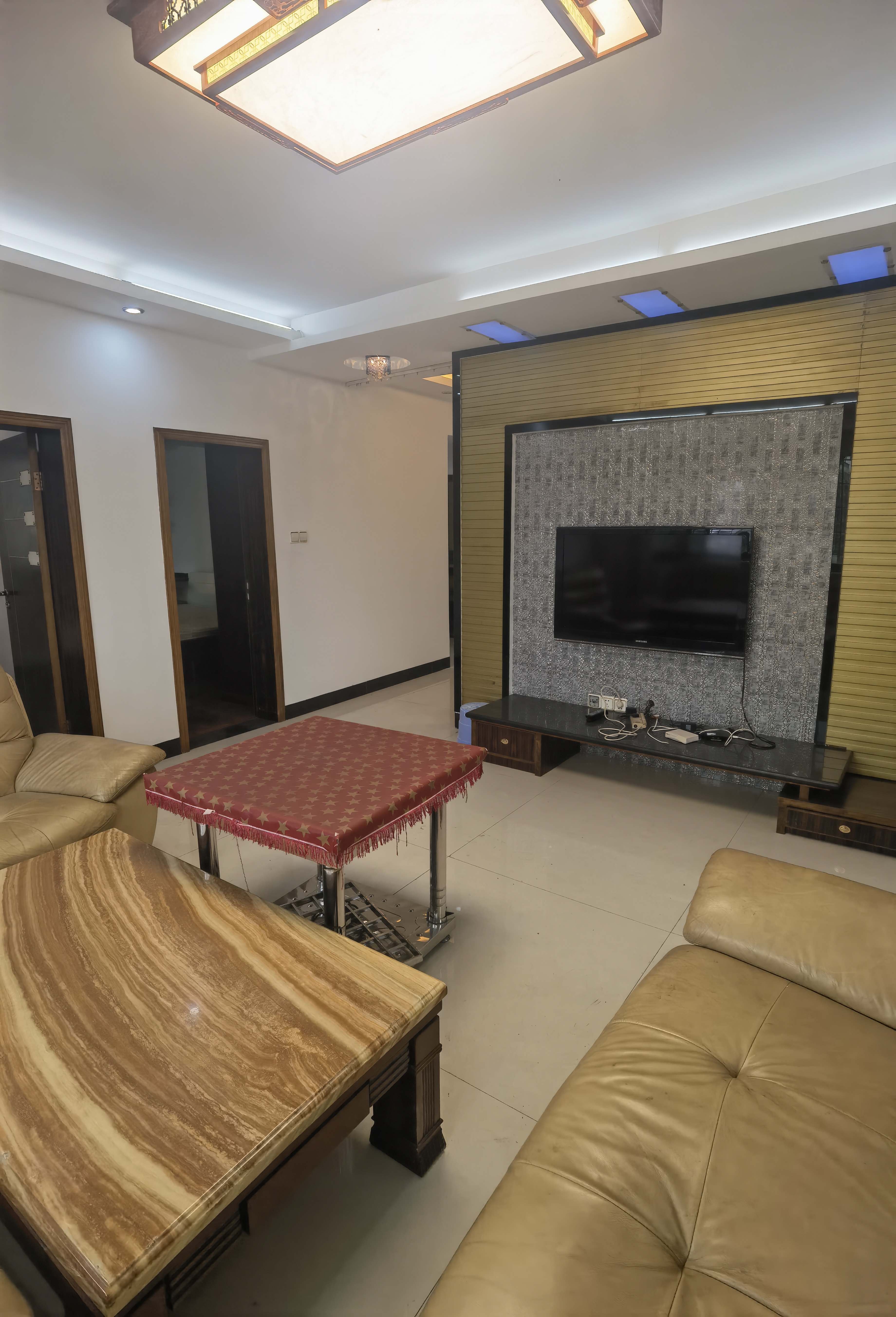 鸿都苑 3室2厅2卫 49.8万 鸿都苑 3室2厅2卫 49.8万客厅