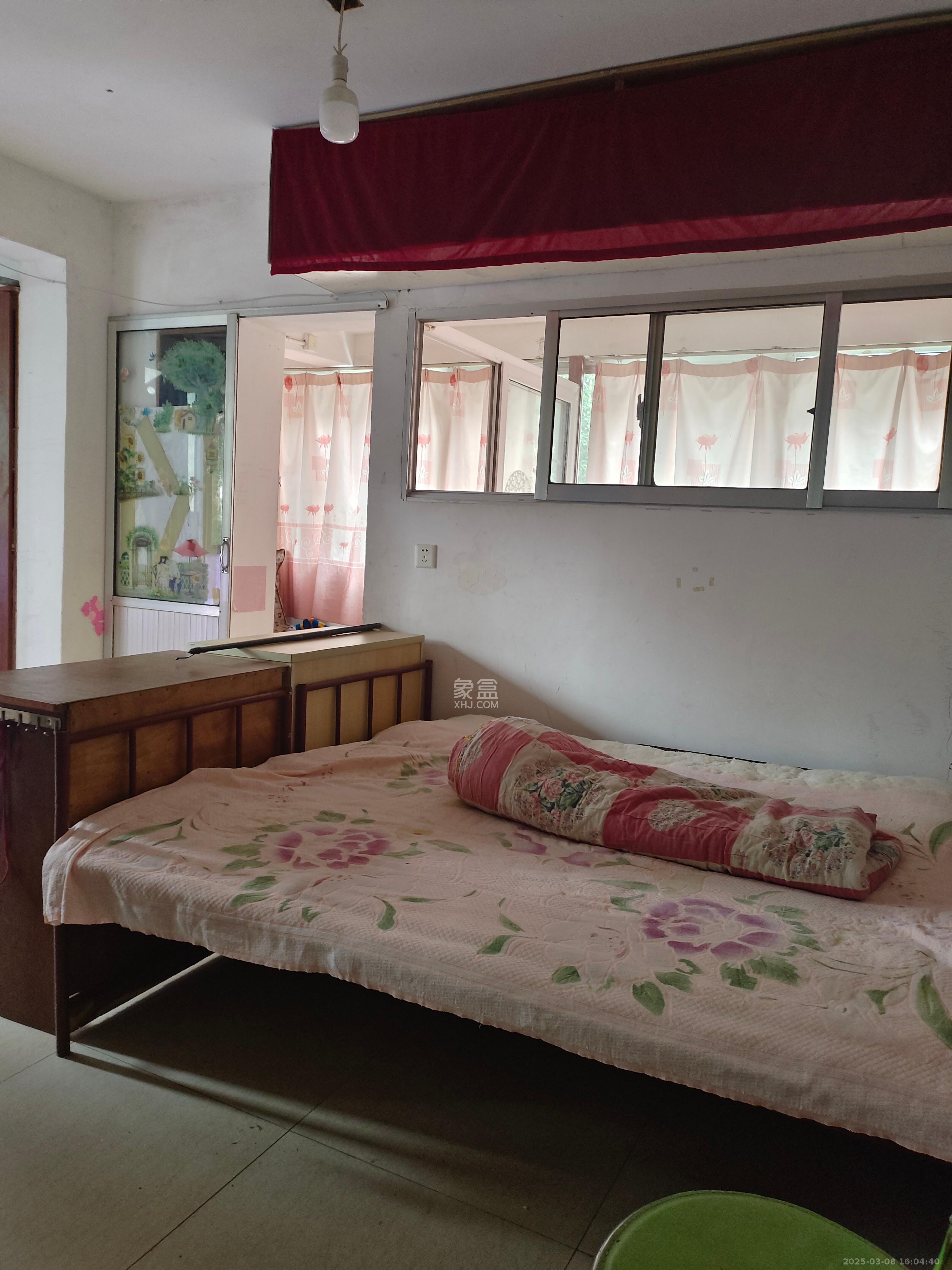 莲湖汽车饰品城(莲湖公寓)  1室2厅1卫    2000.0元/月 莲湖汽车饰品城(莲湖公寓)  1室2厅1卫    2000.0元/月室内图