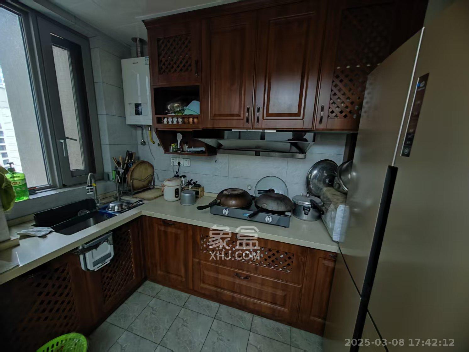 长房上层国际 3室2厅2卫 2600.0元/月 长房上层国际 3室2厅2卫 2600.0元/月室内图