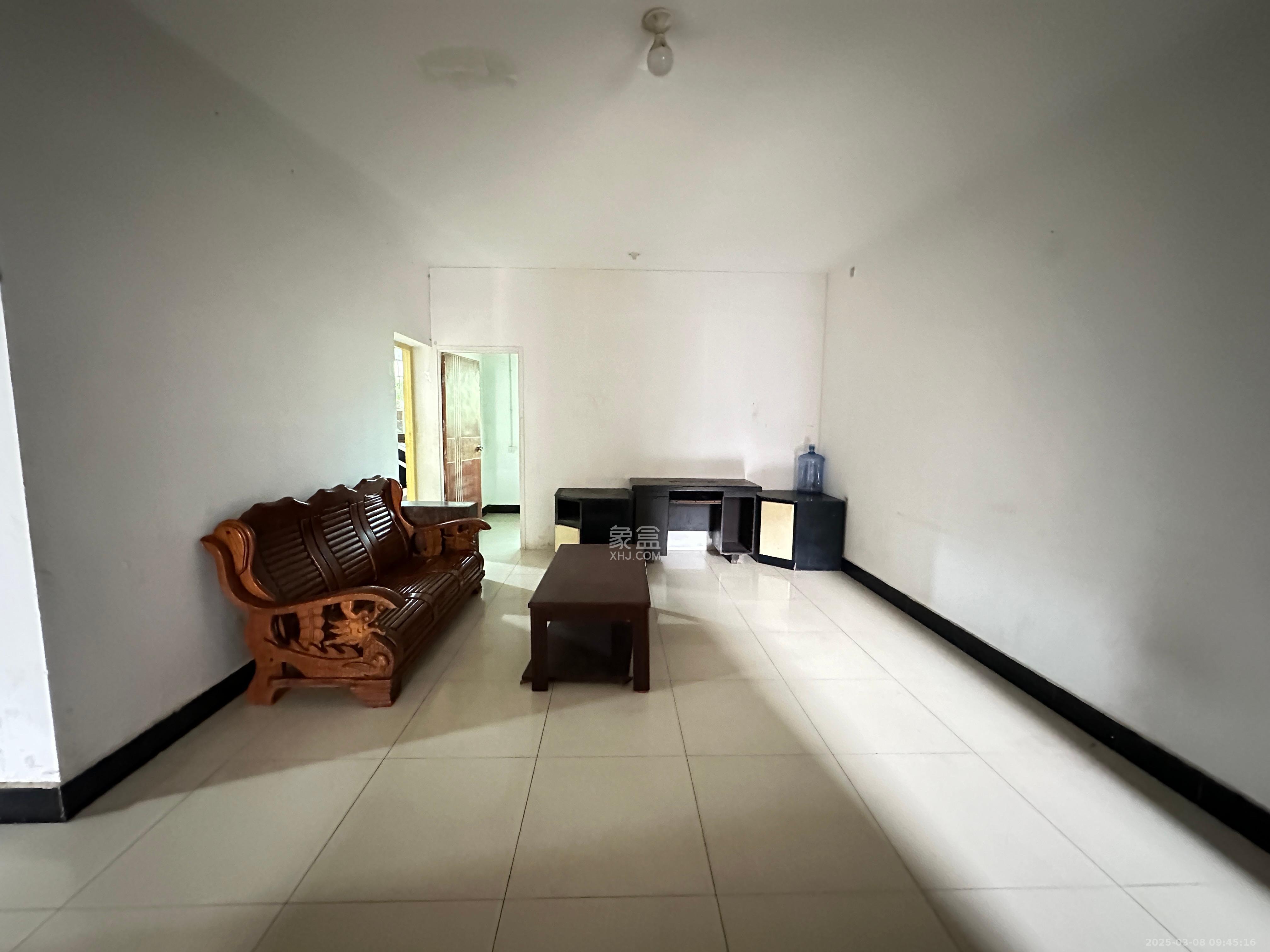 长沙农商行双塘宿舍  4室2厅1卫    2000.0元/月 长沙农商行双塘宿舍  4室2厅1卫    2000.0元/月室内图