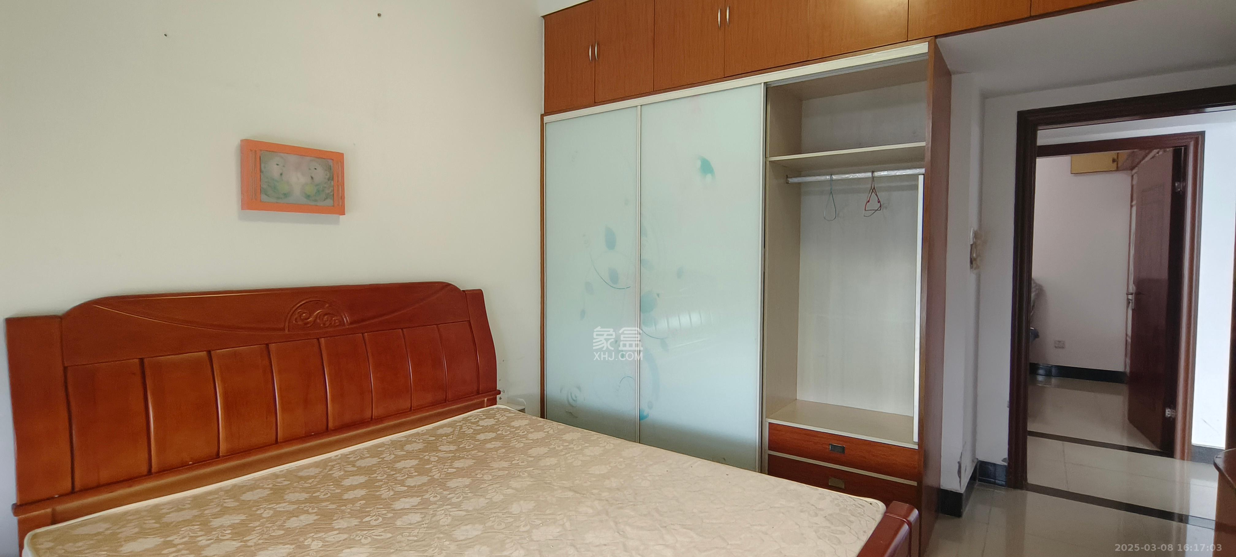 山水花都  2室2厅1卫   2350.00元/月室内图