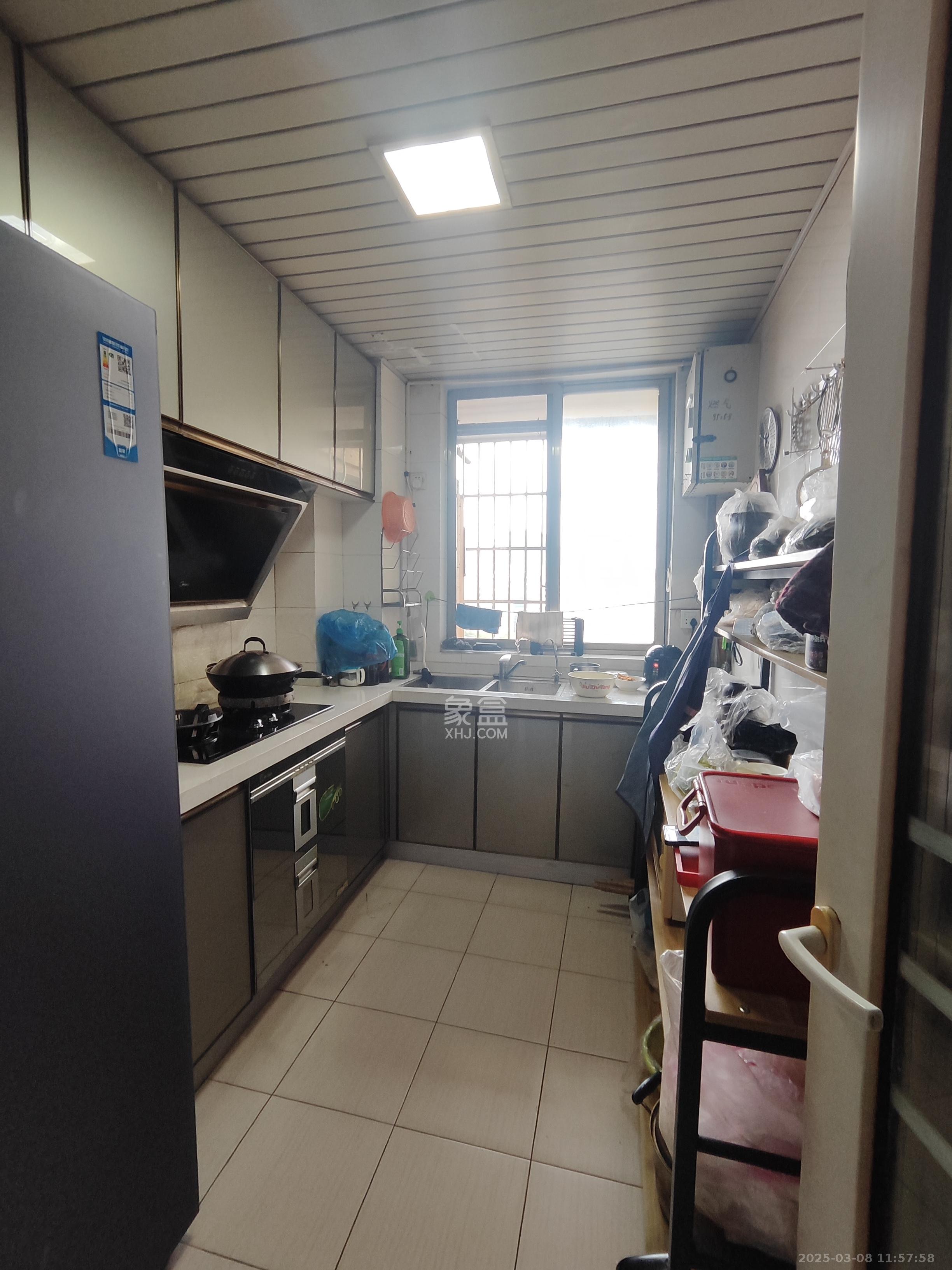 金色比华利 3室2厅1卫 2400.0元/月 金色比华利 3室2厅1卫 2400.0元/月室内图