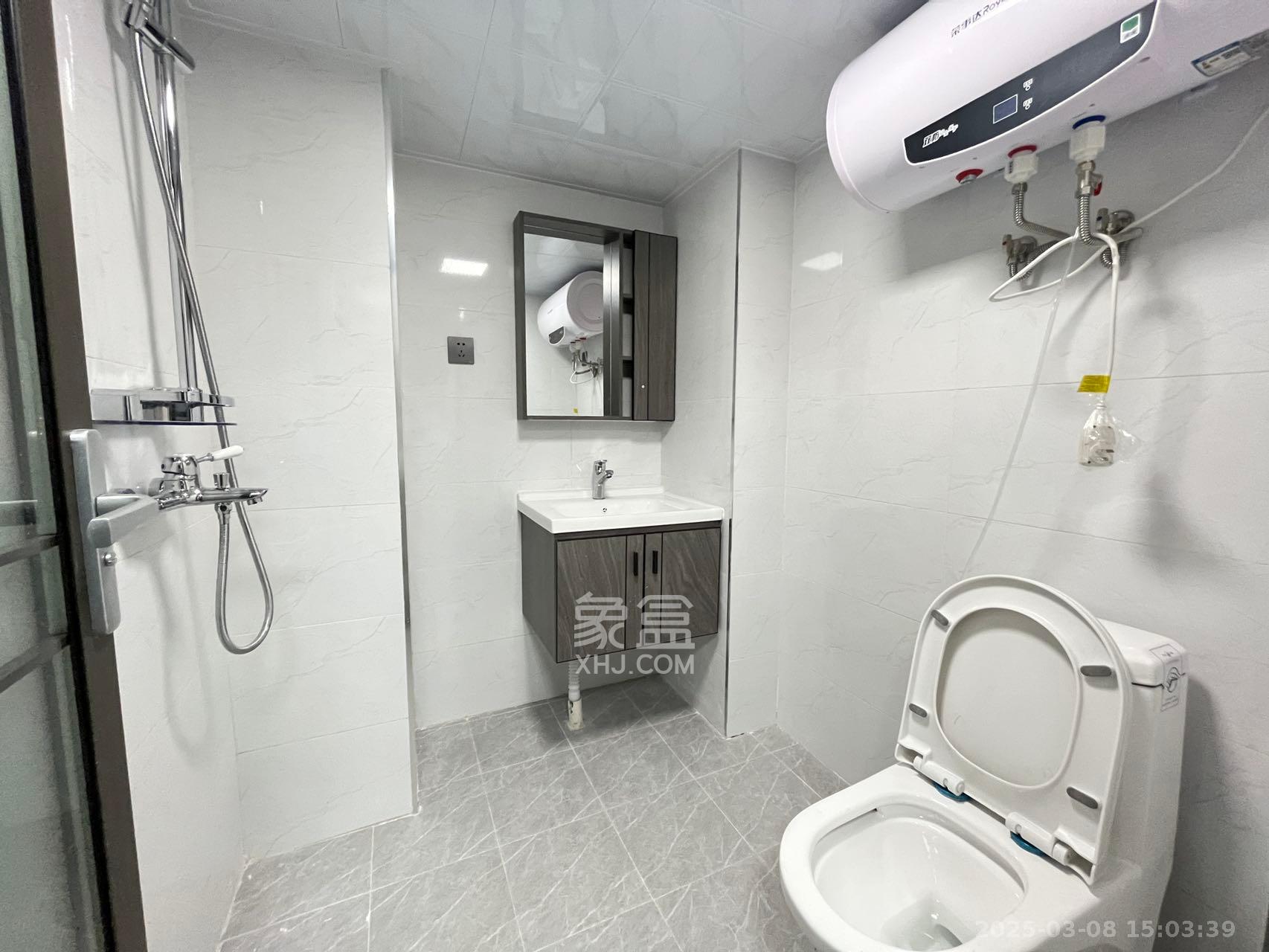 裕天国际商汇中心 1室1厅1卫 2000.0元/月 裕天国际商汇中心 1室1厅1卫 2000.0元/月室内图