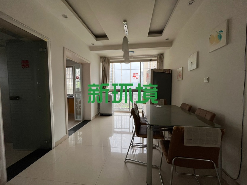 幸福阳光小区 3室2厅2卫 52.8万 幸福阳光小区 3室2厅2卫 52.8万客厅