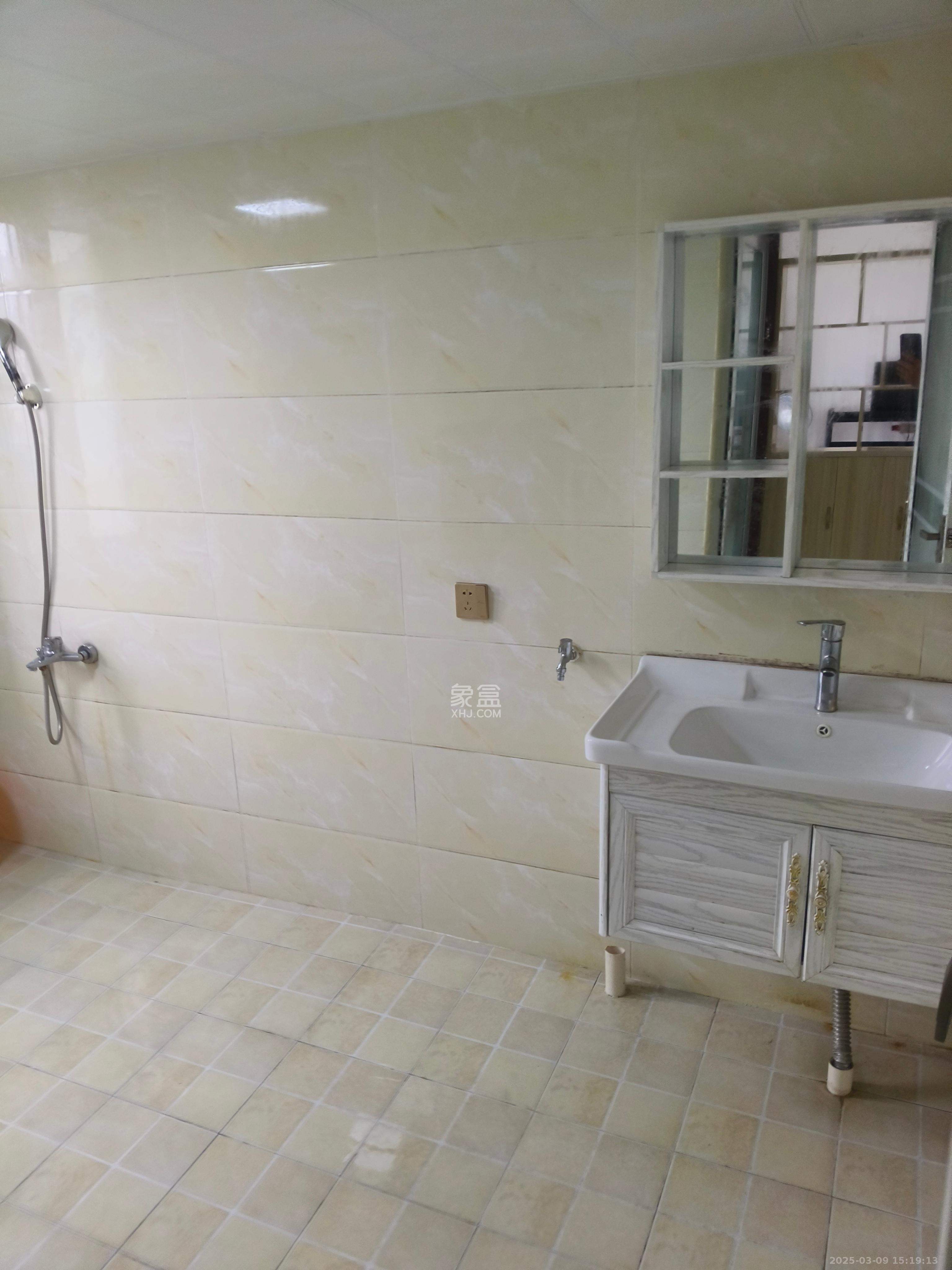 和润园一、二期 3室2厅2卫 2200.0元/月 和润园一、二期 3室2厅2卫 2200.0元/月室内图