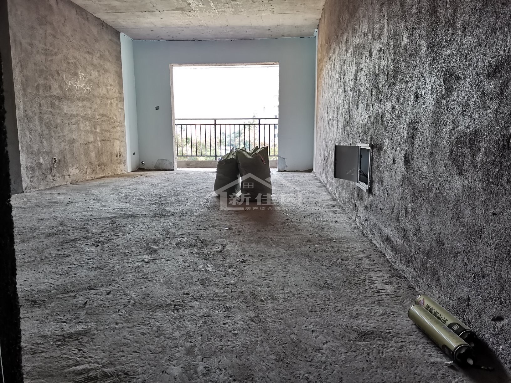 空港新城二期  3室2厅2卫    41.8万 空港新城二期  3室2厅2卫    41.8万客厅