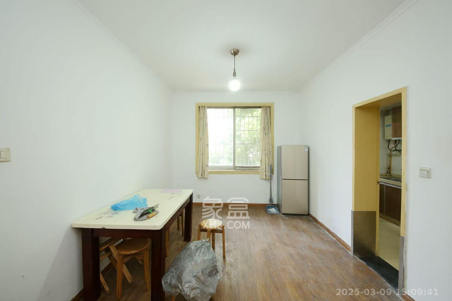 湖南省丝绸集团有限公司宿舍(人民西路288号) 3室2厅1卫 2800.0元/月 湖南省丝绸集团有限公司宿舍(人民西路288号) 3室2厅1卫 2800.0元/月室内图